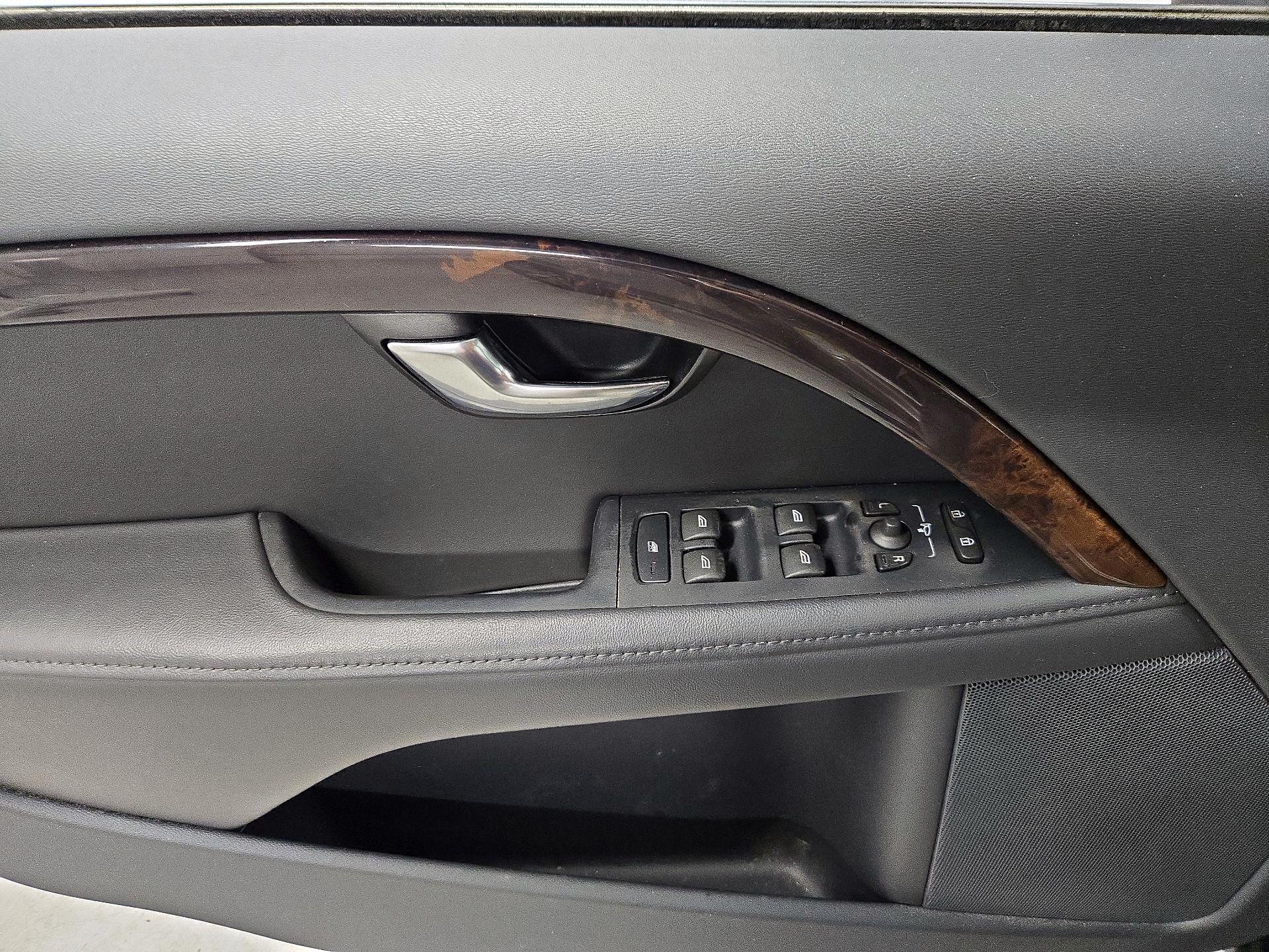 Thumbnail: 2015 Volvo XC70 - 12