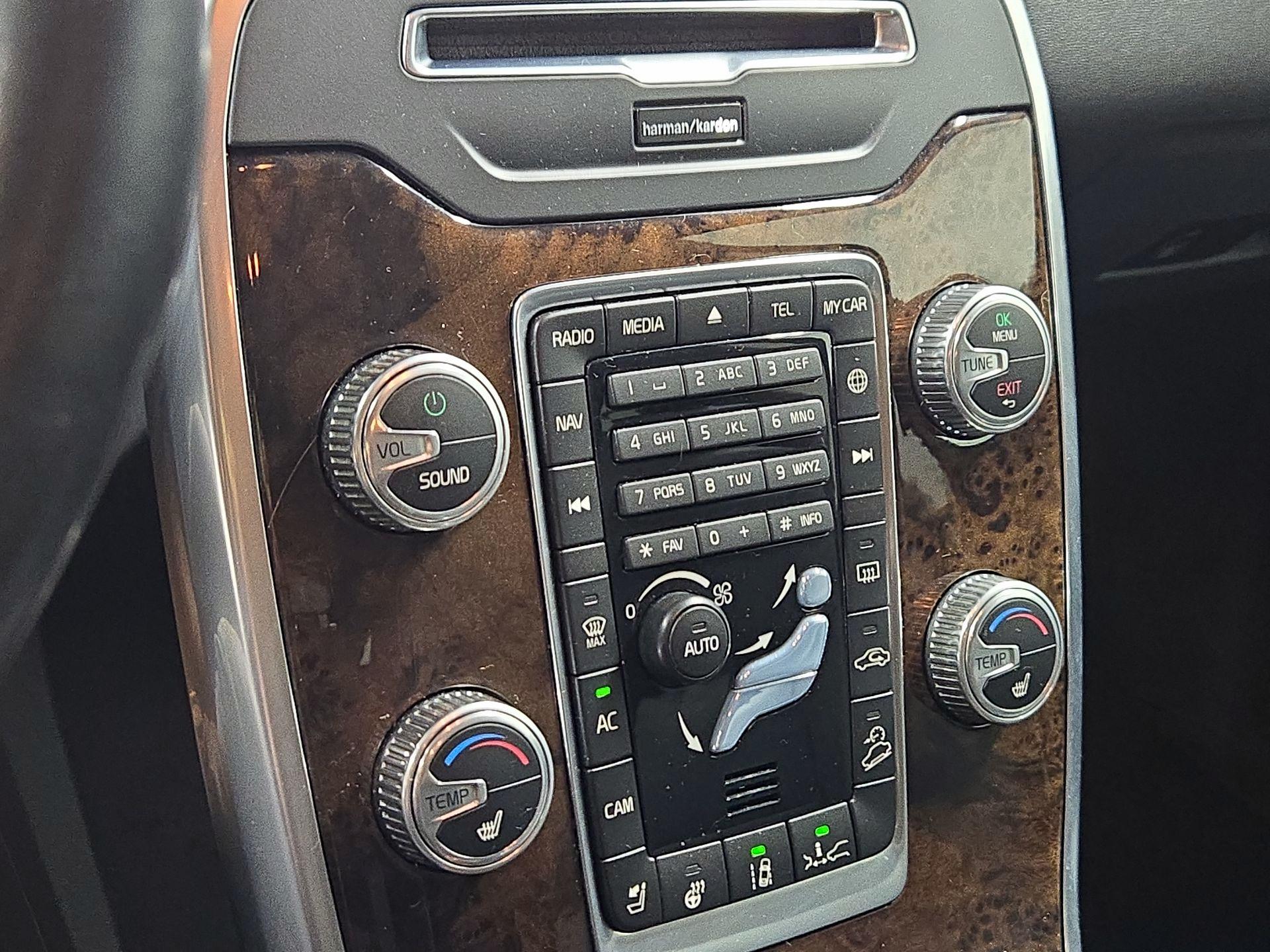 Thumbnail: 2015 Volvo XC70 - 16
