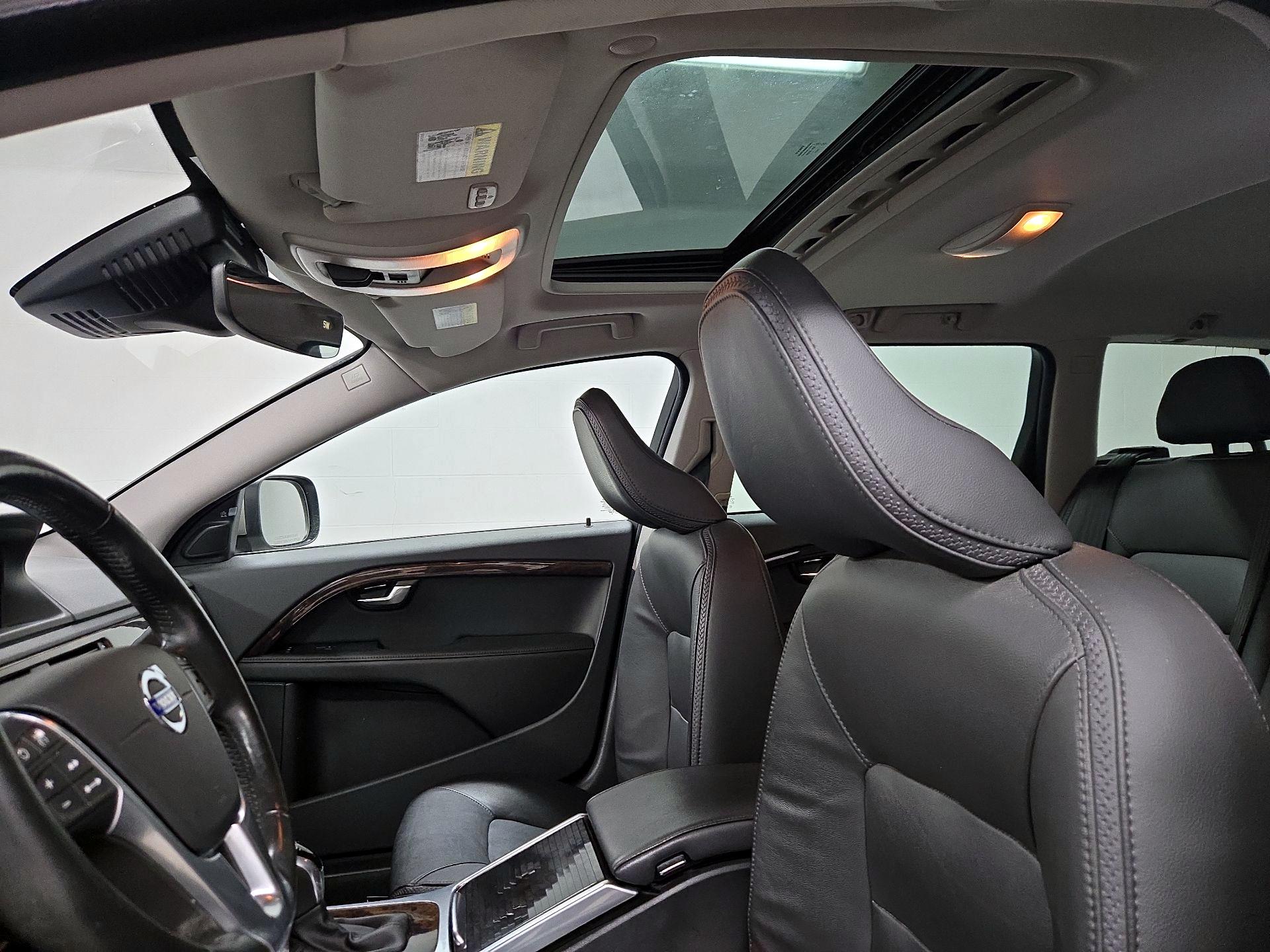 Thumbnail: 2015 Volvo XC70 - 19