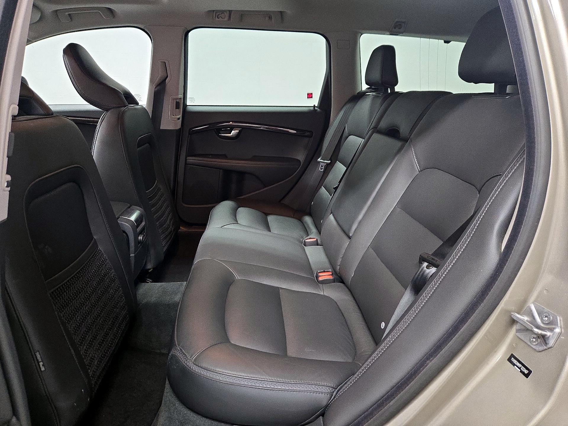 Thumbnail: 2015 Volvo XC70 - 20