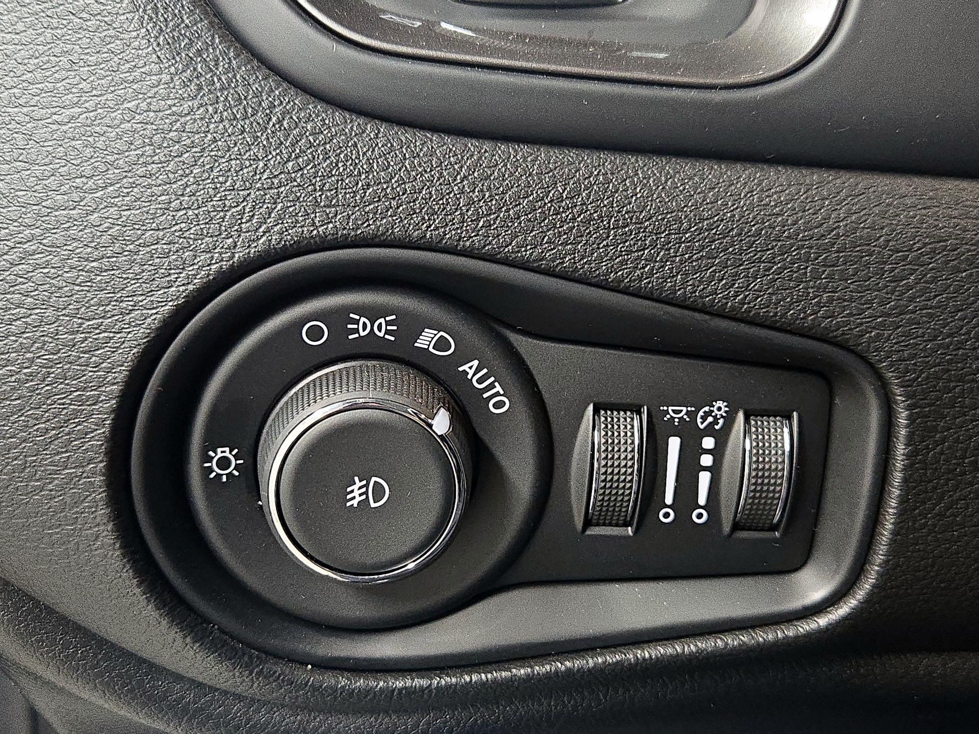 Thumbnail: 2018 Jeep Renegade - 13