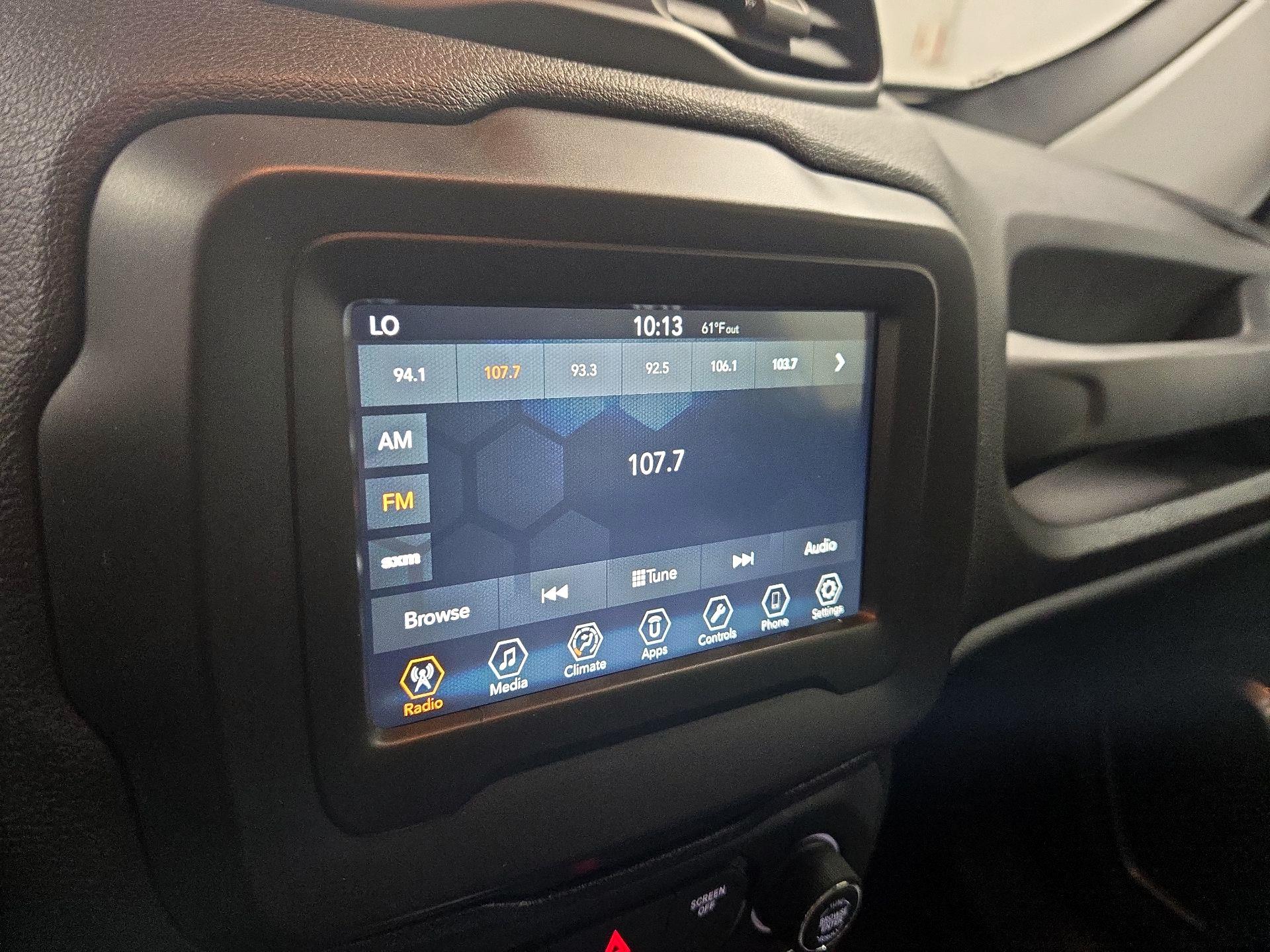 Thumbnail: 2018 Jeep Renegade - 15