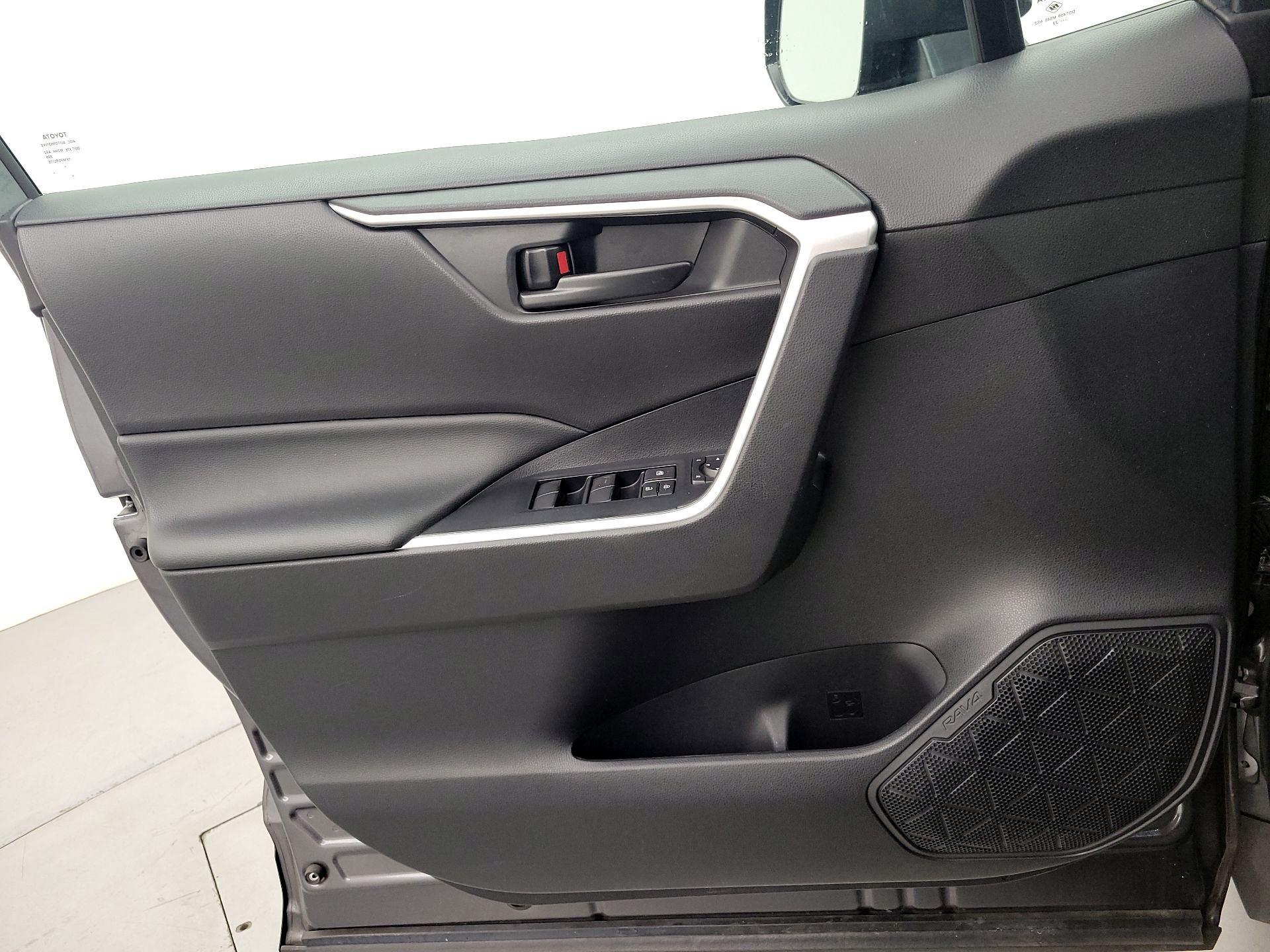 Thumbnail: 2022 Toyota RAV4 - 12