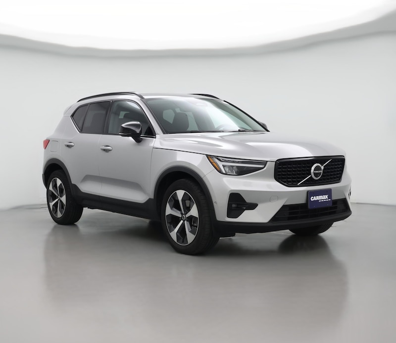 2023 Volvo XC40 B4 Ultimate Dark Theme