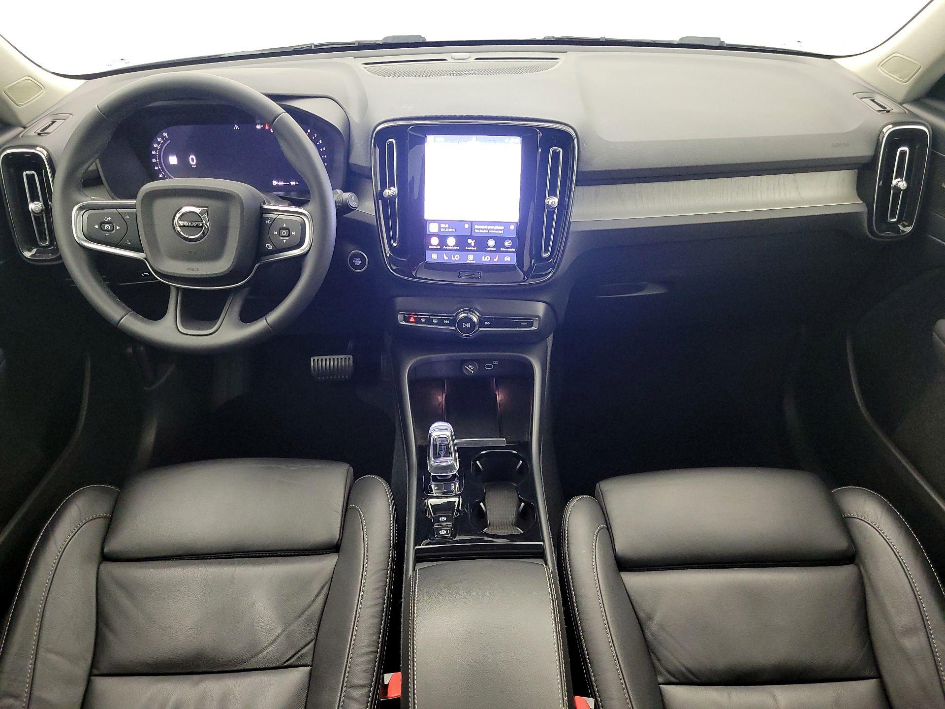 Thumbnail: 2023 Volvo XC40 - 9