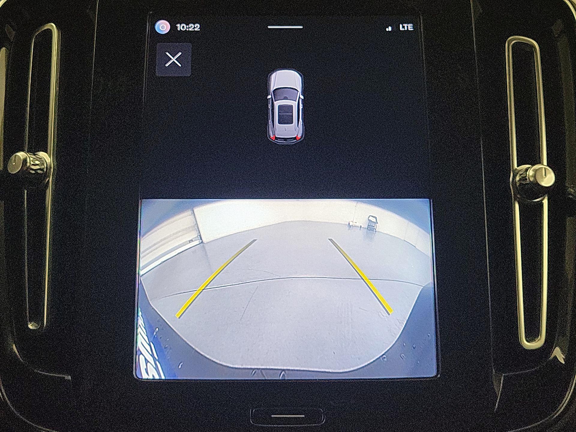 Thumbnail: 2023 Volvo XC40 - 15
