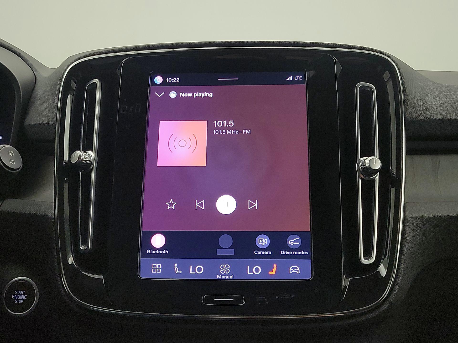 Thumbnail: 2023 Volvo XC40 - 16