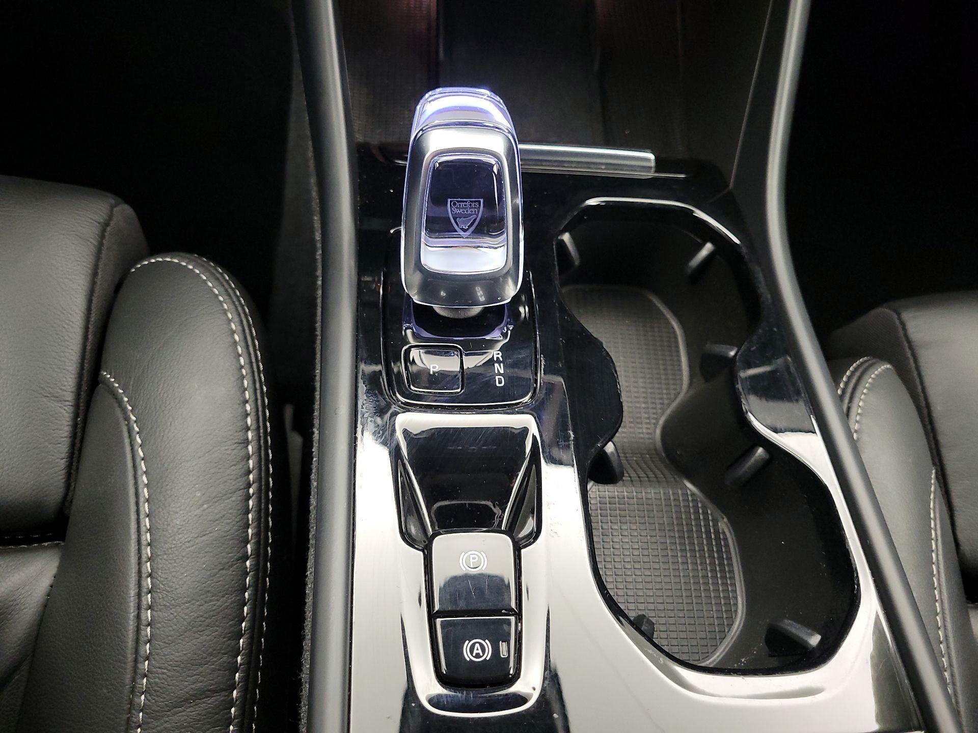 Thumbnail: 2023 Volvo XC40 - 18