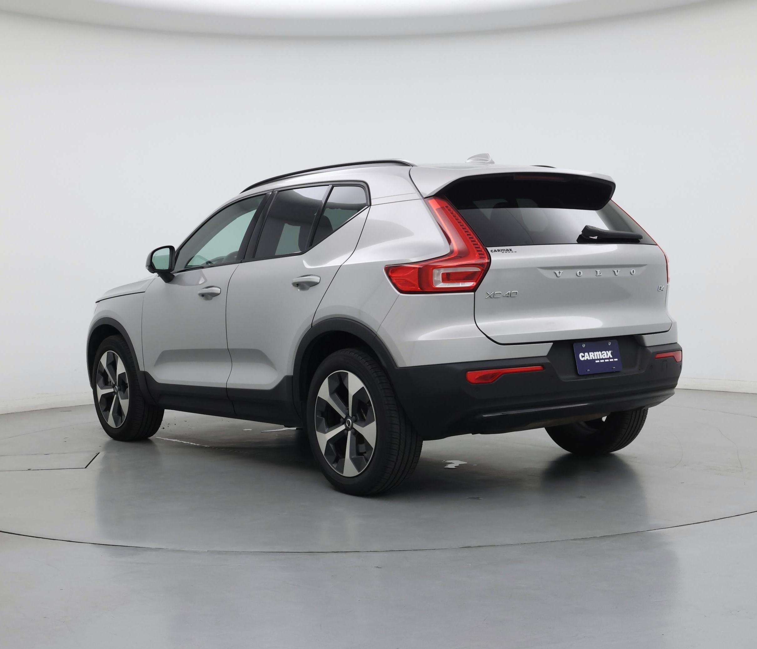 Thumbnail: 2023 Volvo XC40 - 2