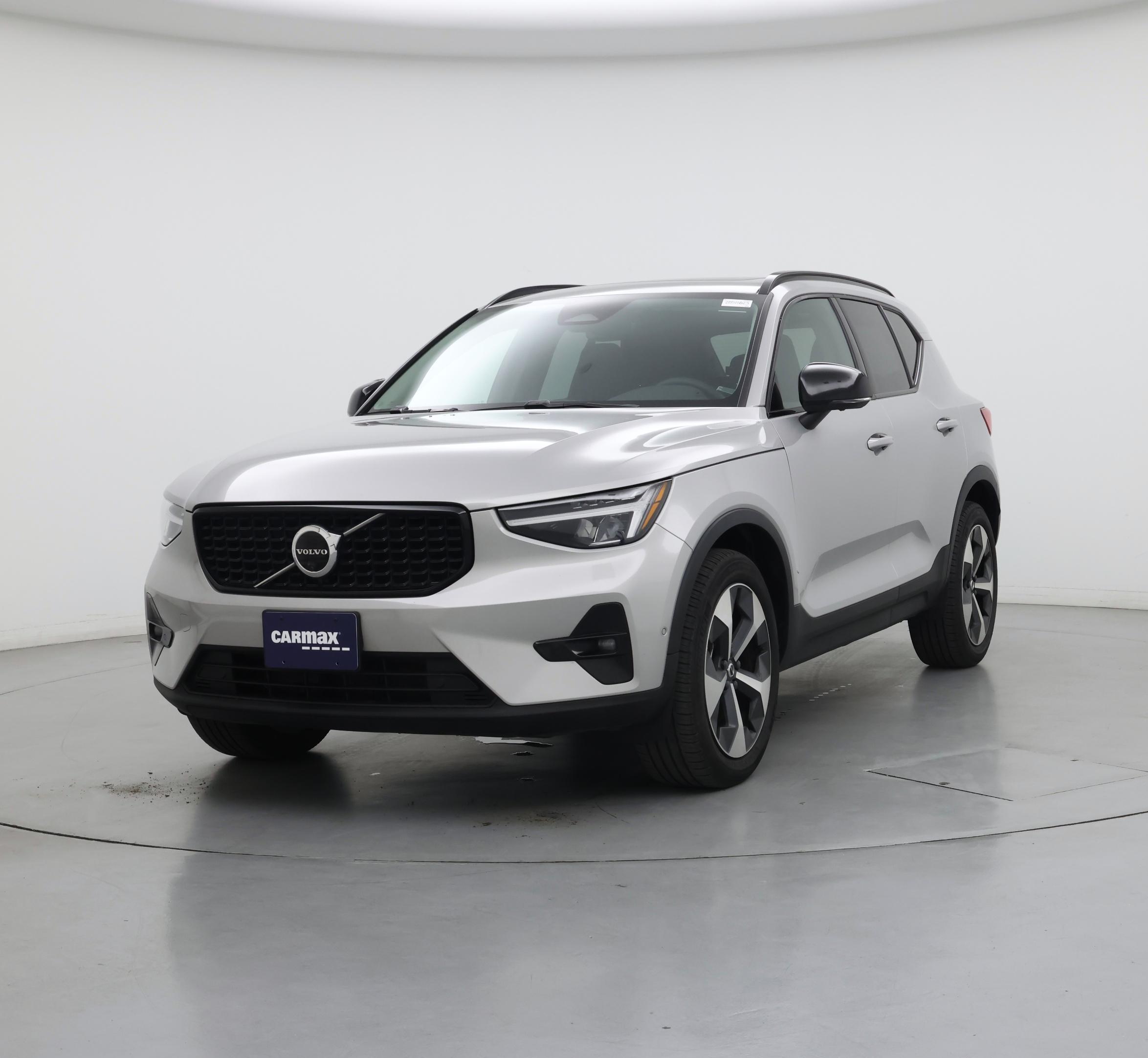 Thumbnail: 2023 Volvo XC40 - 4
