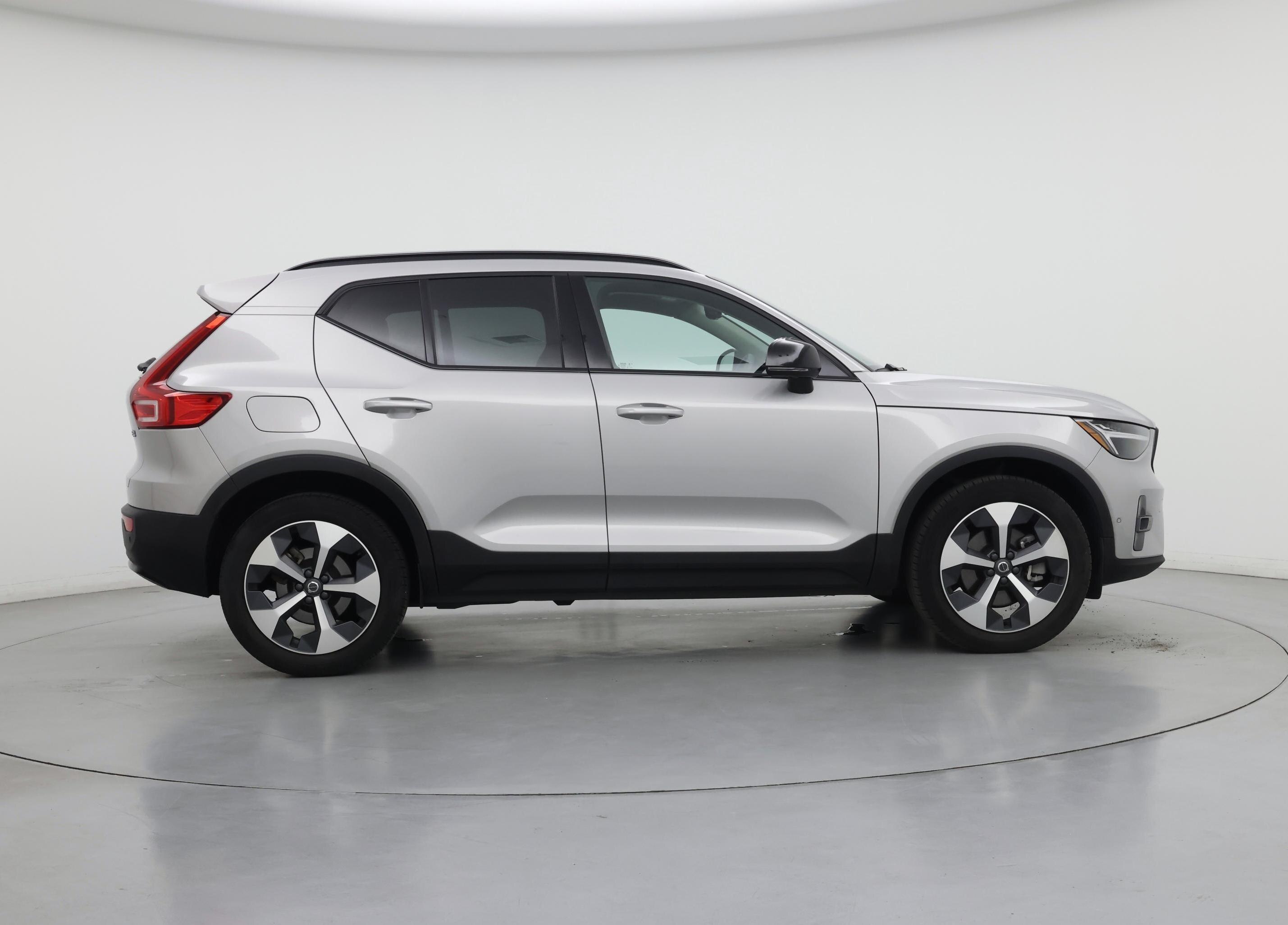 Thumbnail: 2023 Volvo XC40 - 7
