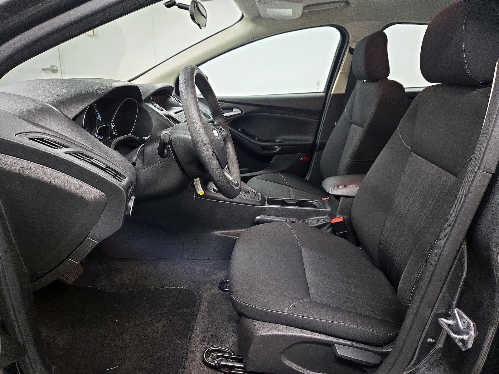 2017 Ford Focus SE - Photo 12