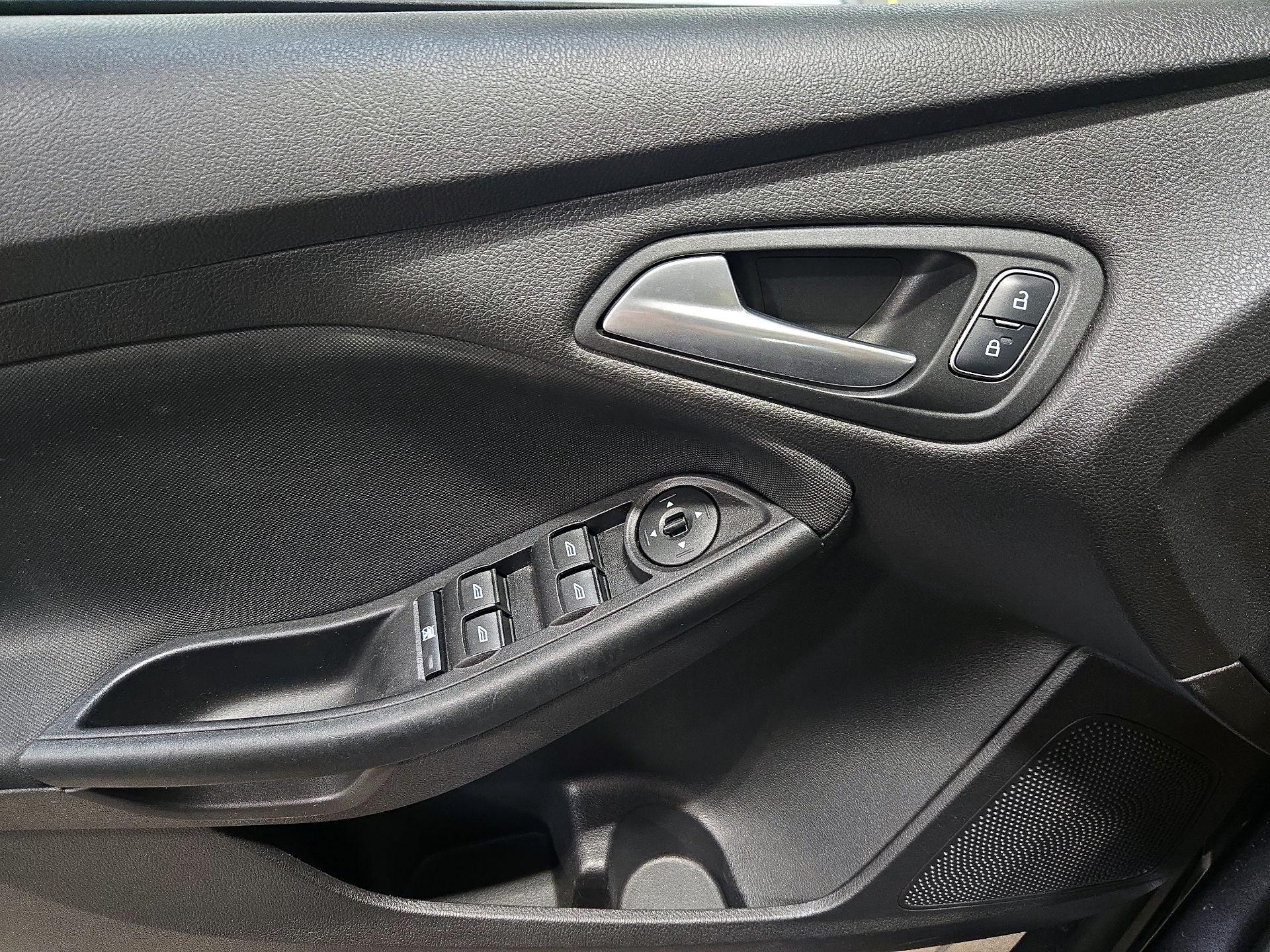 Thumbnail: 2017 Ford Focus - 12