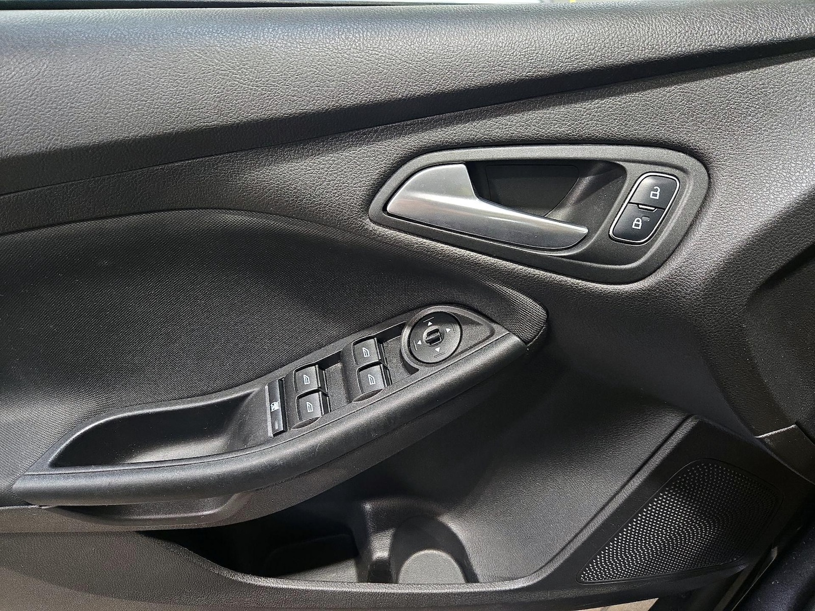 2017 Ford Focus SE - Photo 13