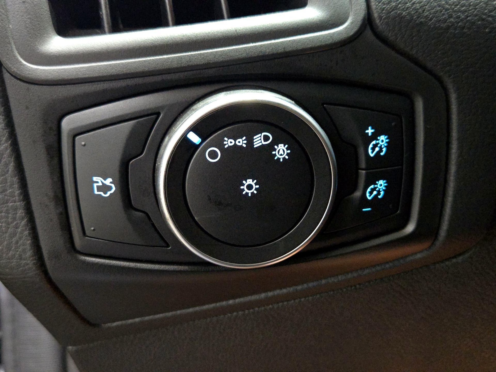 2017 Ford Focus SE - Photo 14