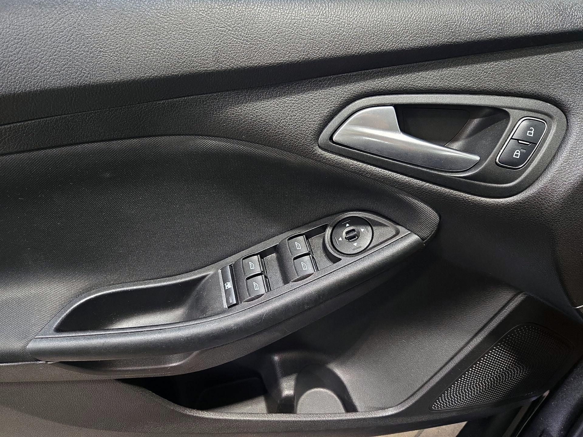 Thumbnail: 2017 Ford Focus - 14