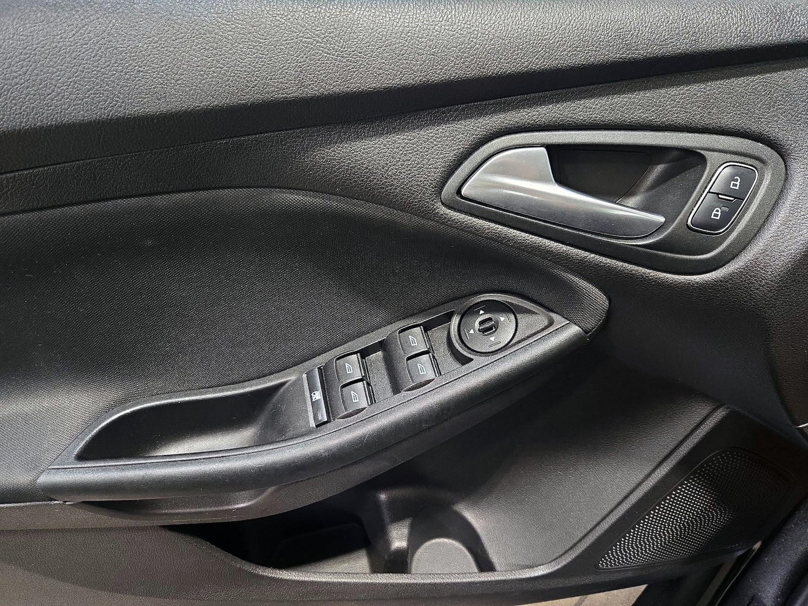 2017 Ford Focus SE - Photo 15