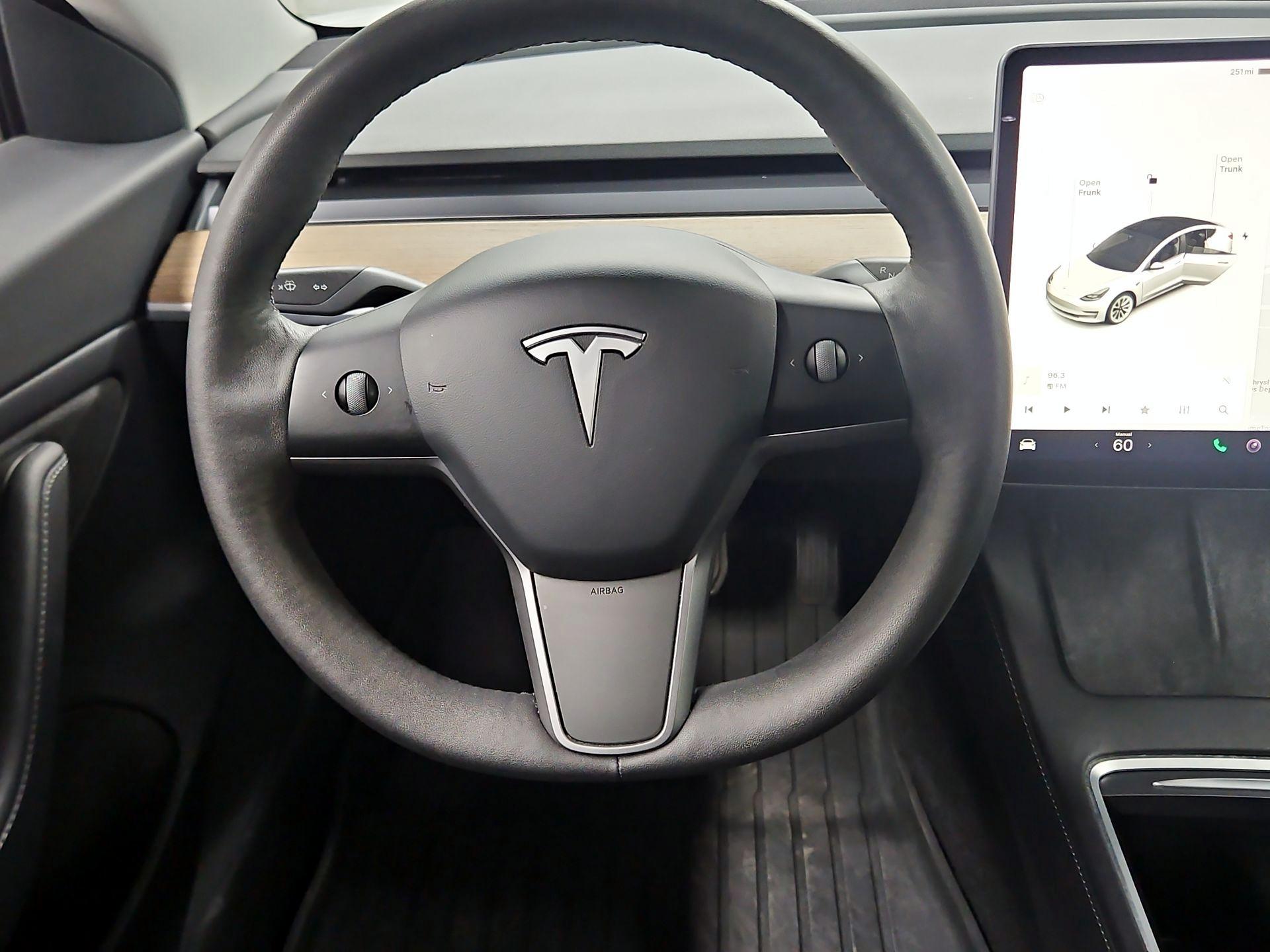 Thumbnail: 2021 Tesla Model 3 - 10