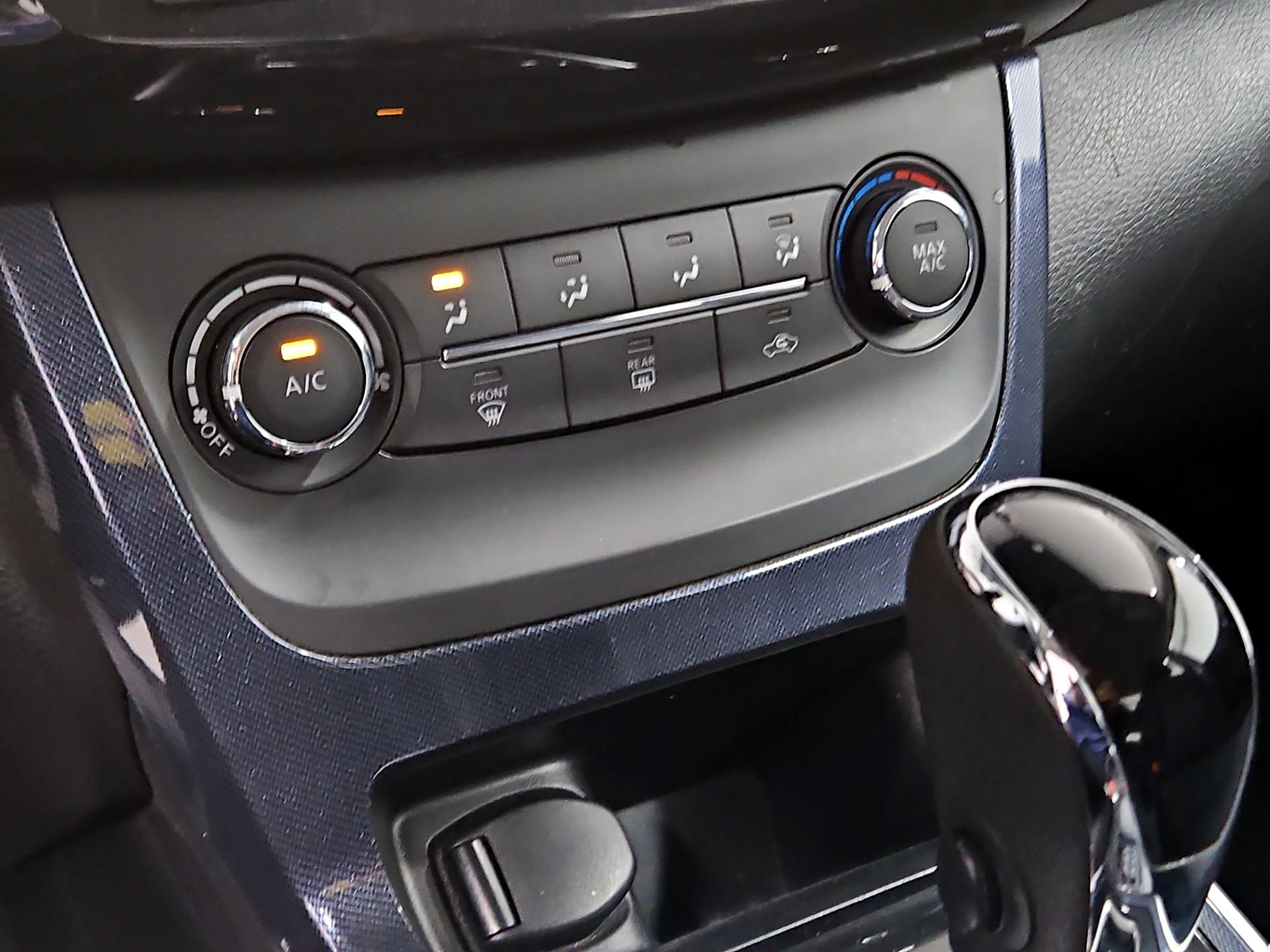 Thumbnail: 2017 Nissan Sentra - 17
