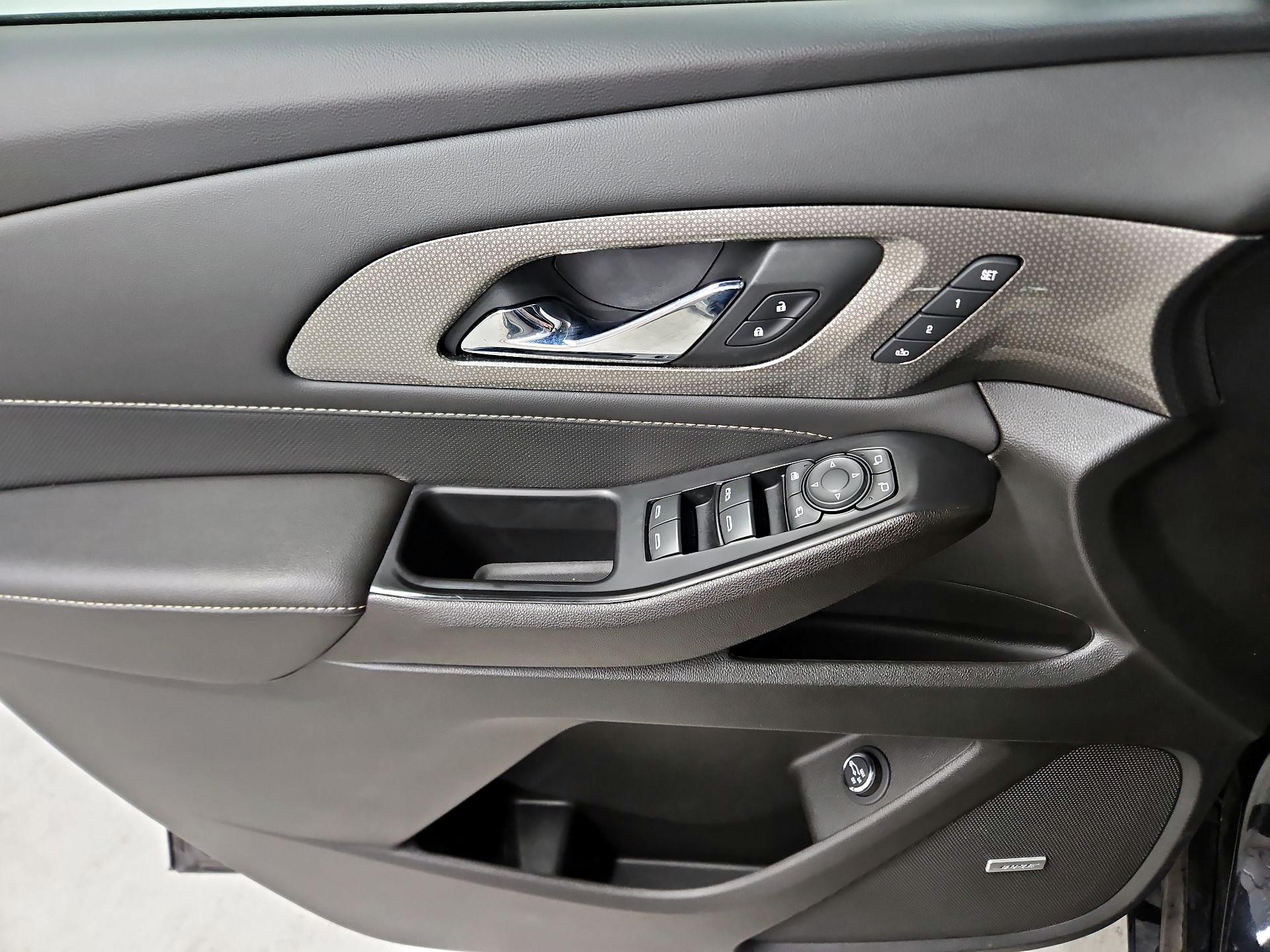 Thumbnail: 2023 Chevrolet Traverse - 12