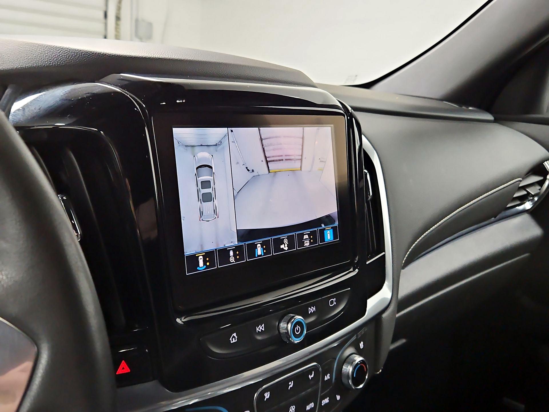 Thumbnail: 2023 Chevrolet Traverse - 15
