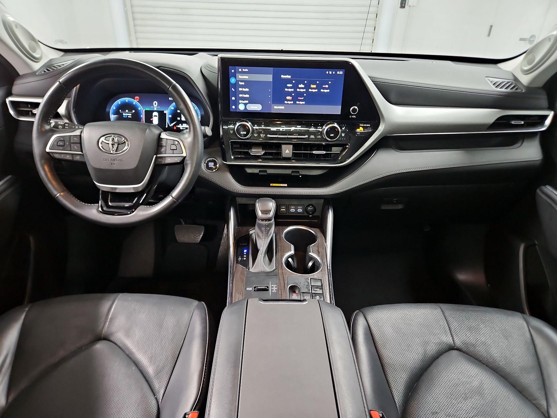 Thumbnail: 2023 Toyota Highlander - 9