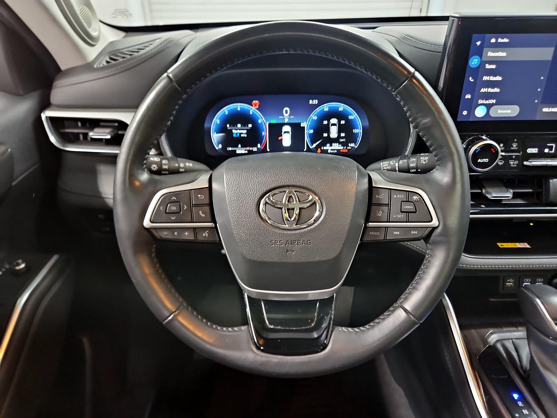 Thumbnail: 2023 Toyota Highlander - 10