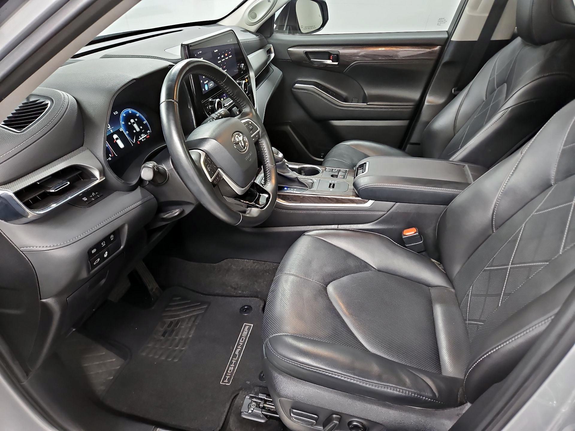 Thumbnail: 2023 Toyota Highlander - 11