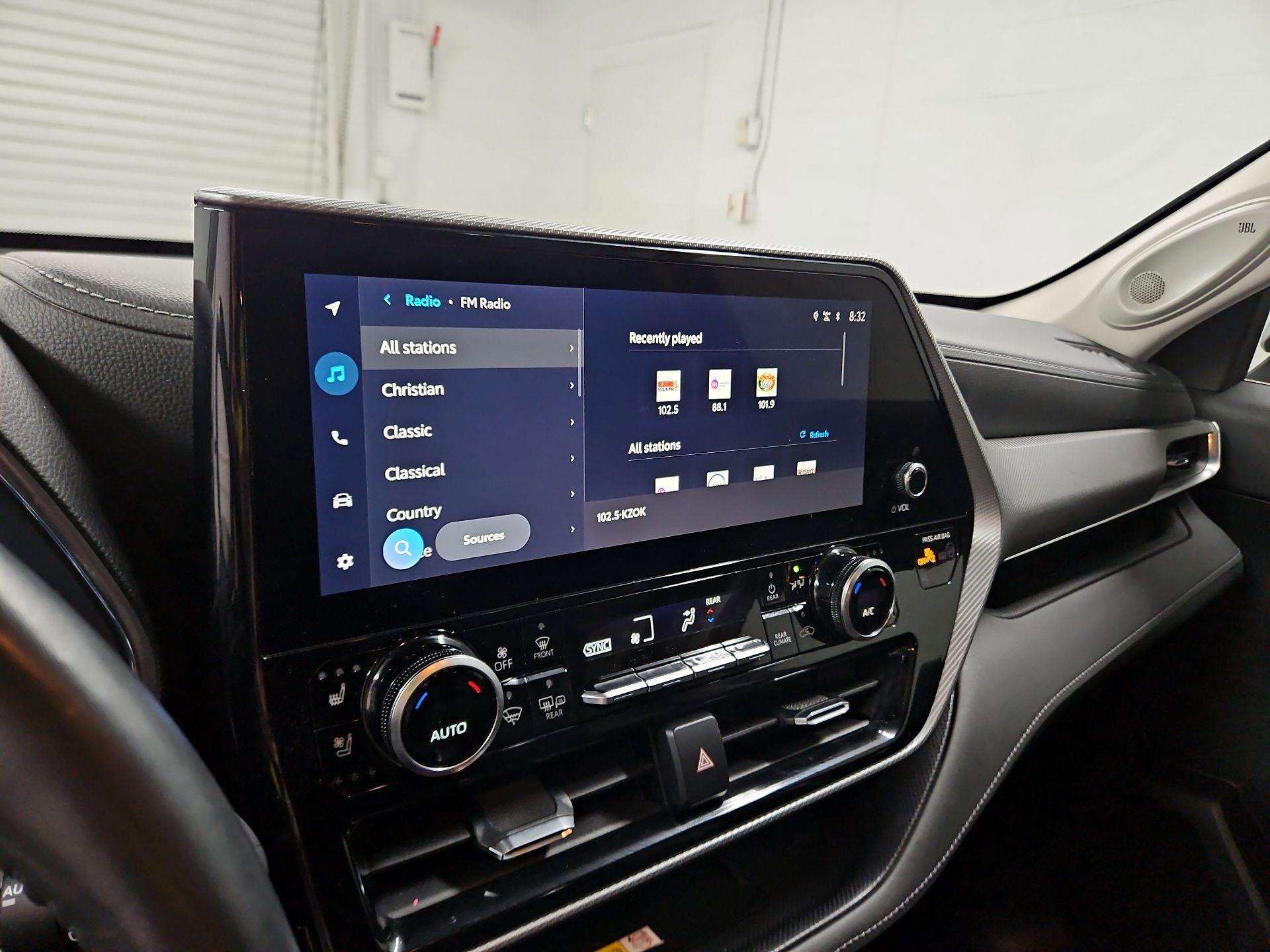 Thumbnail: 2023 Toyota Highlander - 15