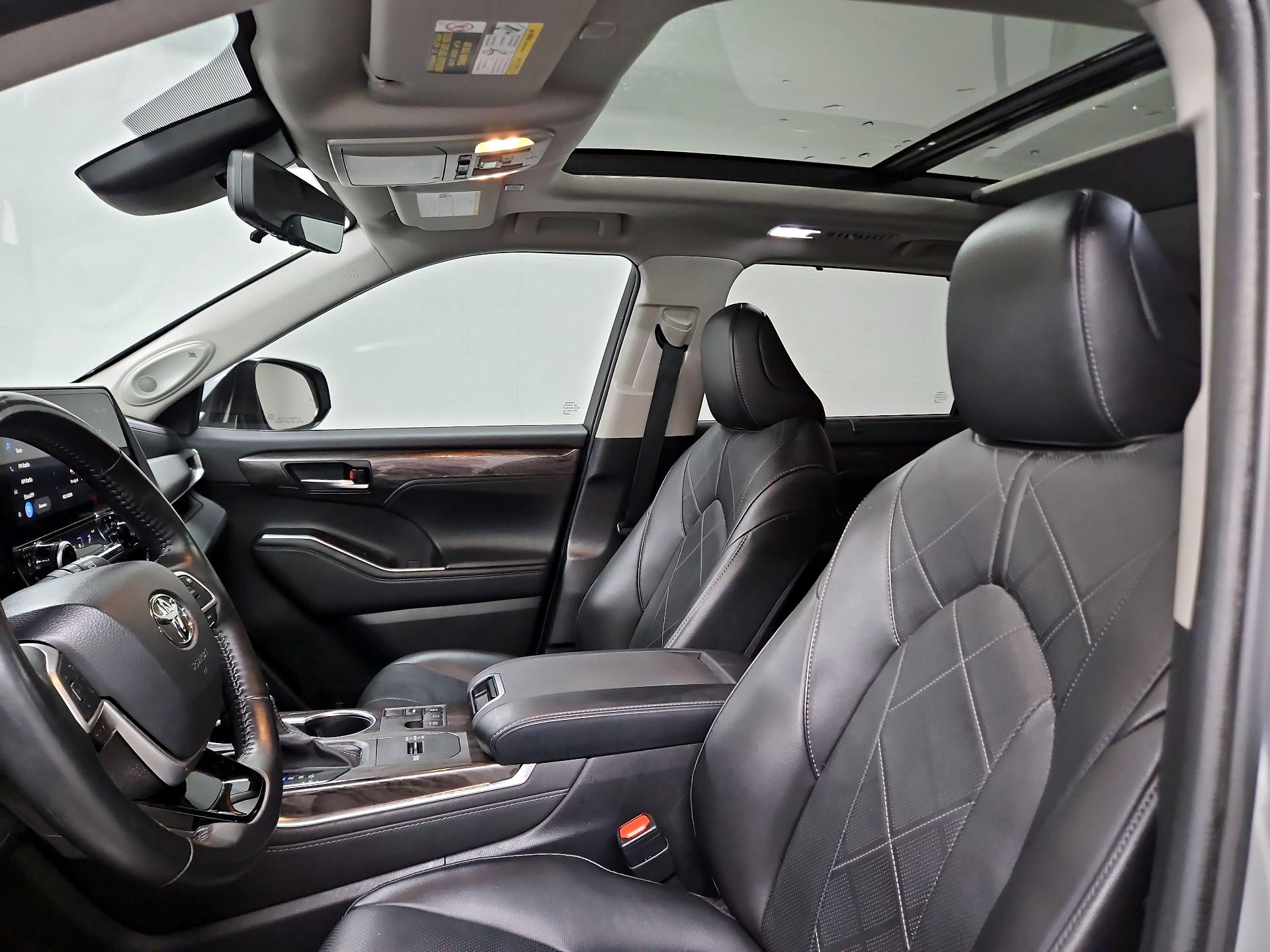 Thumbnail: 2023 Toyota Highlander - 19