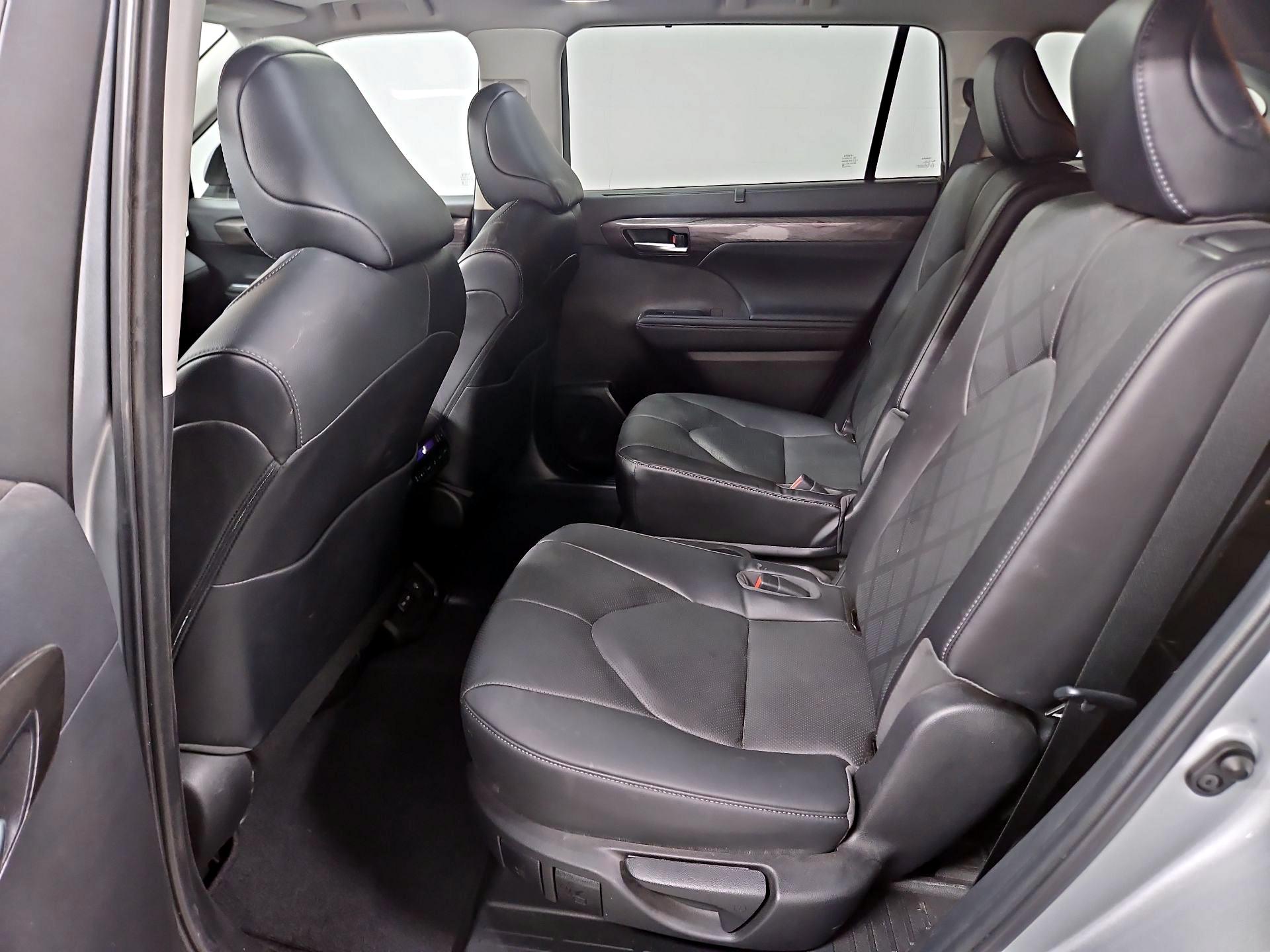 Thumbnail: 2023 Toyota Highlander - 20