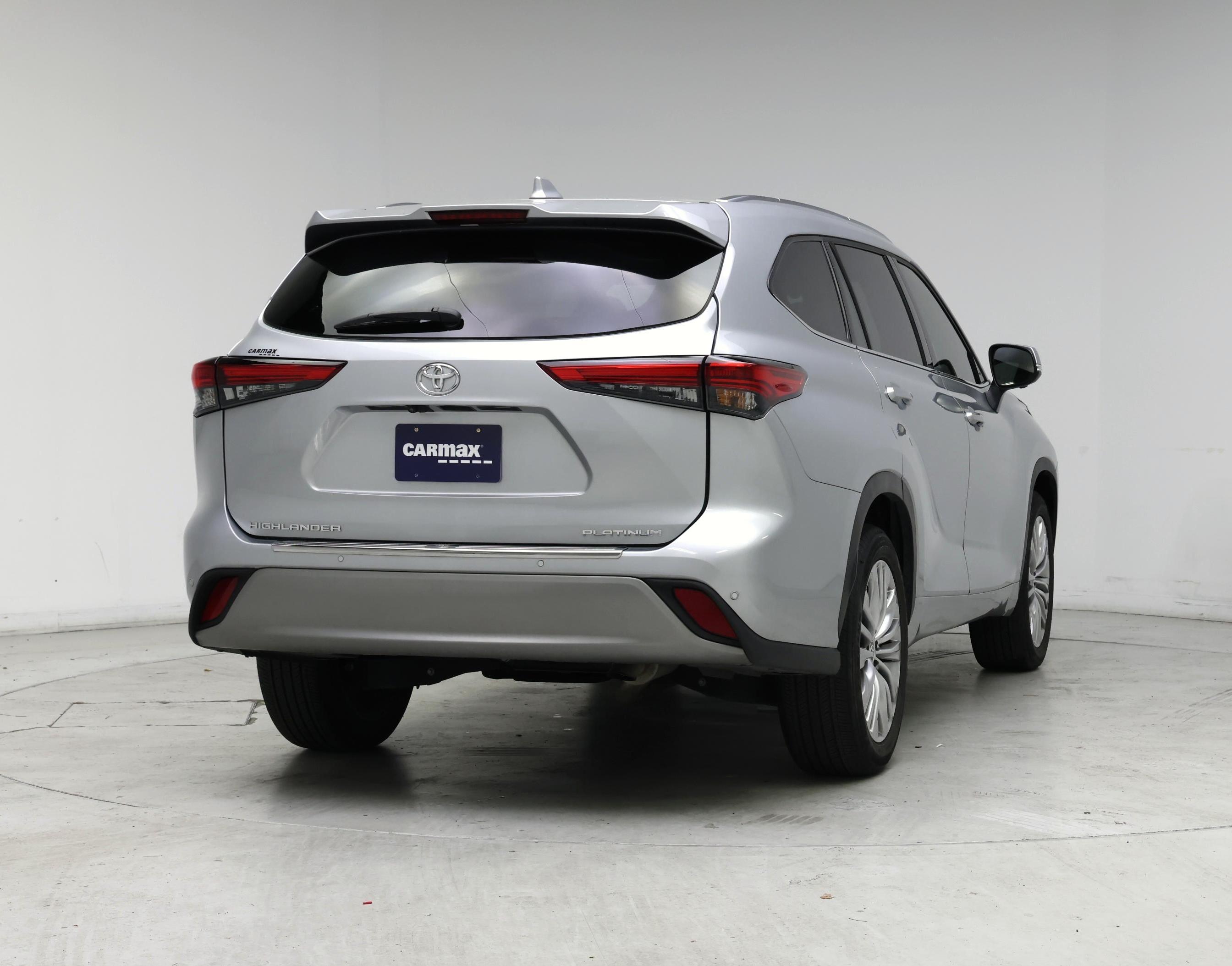 Thumbnail: 2023 Toyota Highlander - 8