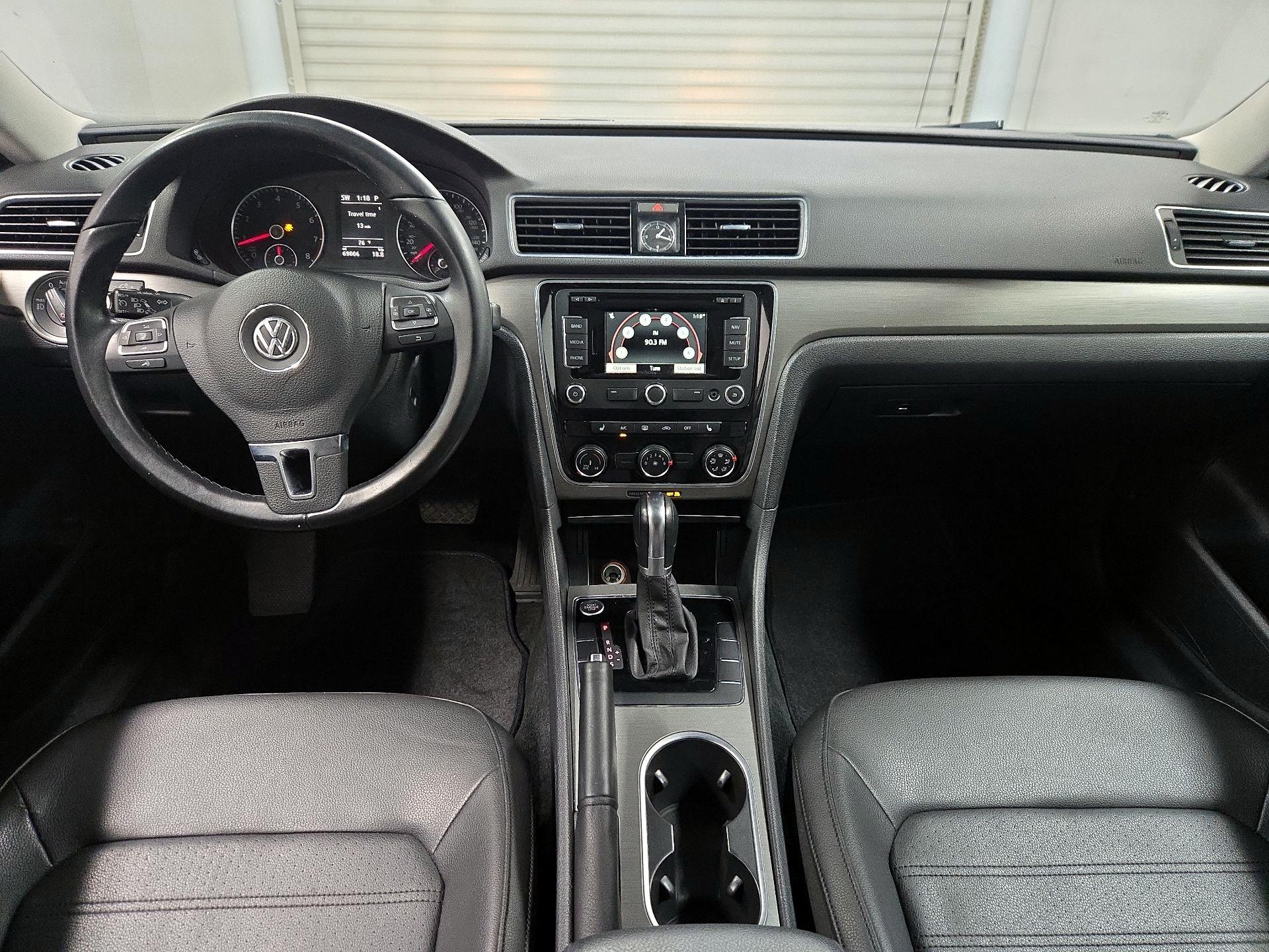 Thumbnail: 2015 Volkswagen Passat - 9