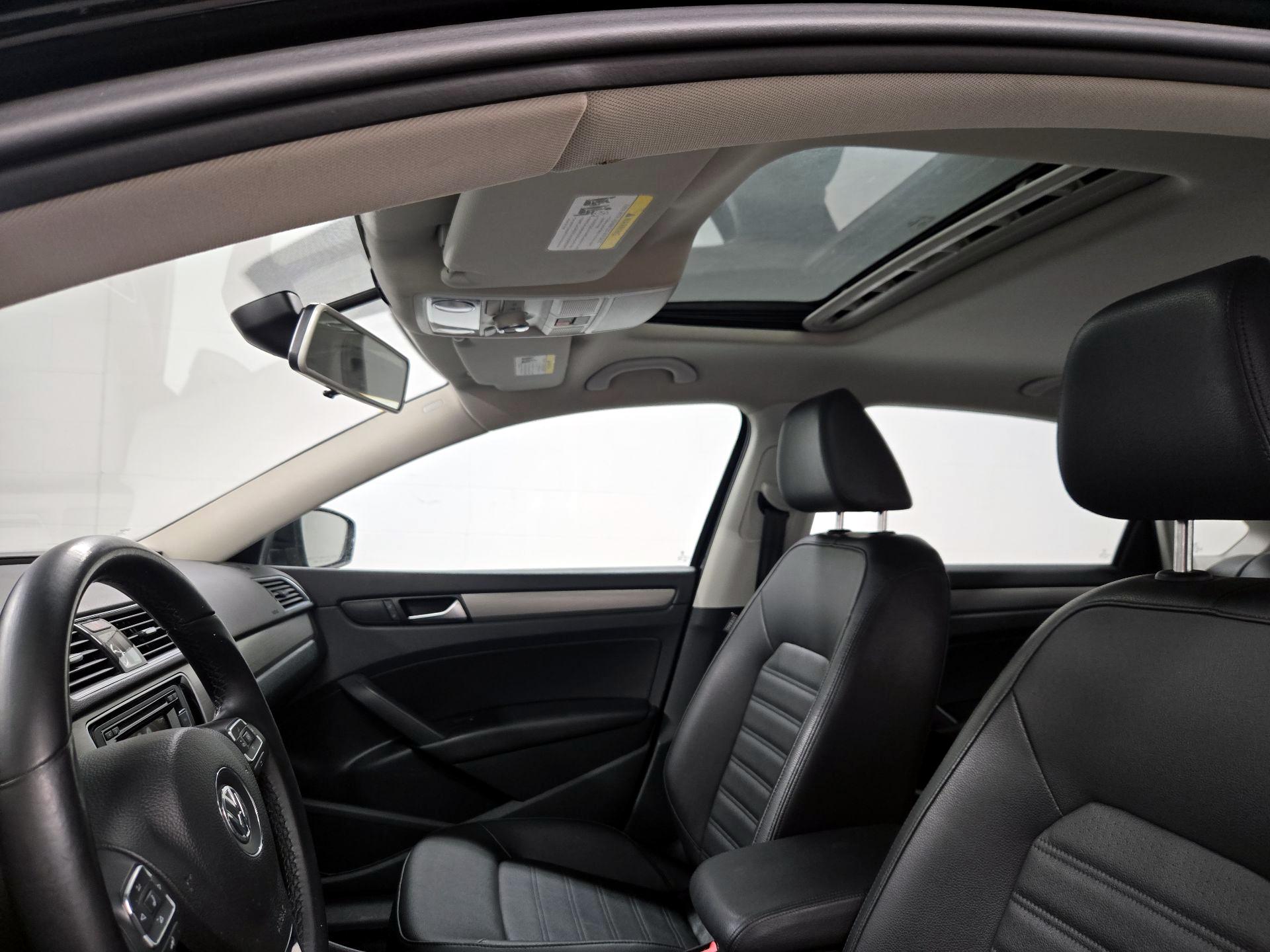 Thumbnail: 2015 Volkswagen Passat - 20