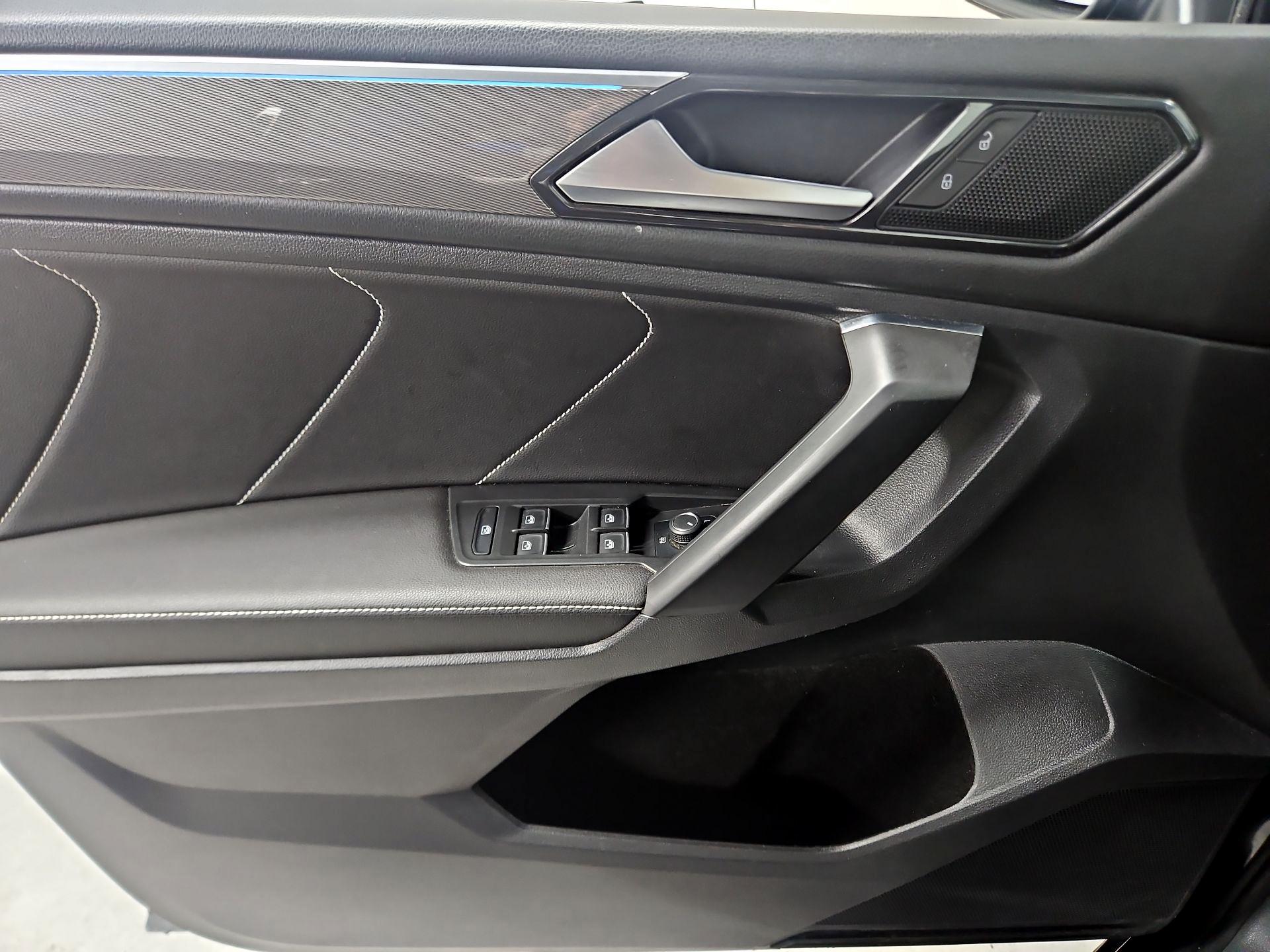 Thumbnail: 2023 Volkswagen Tiguan - 12