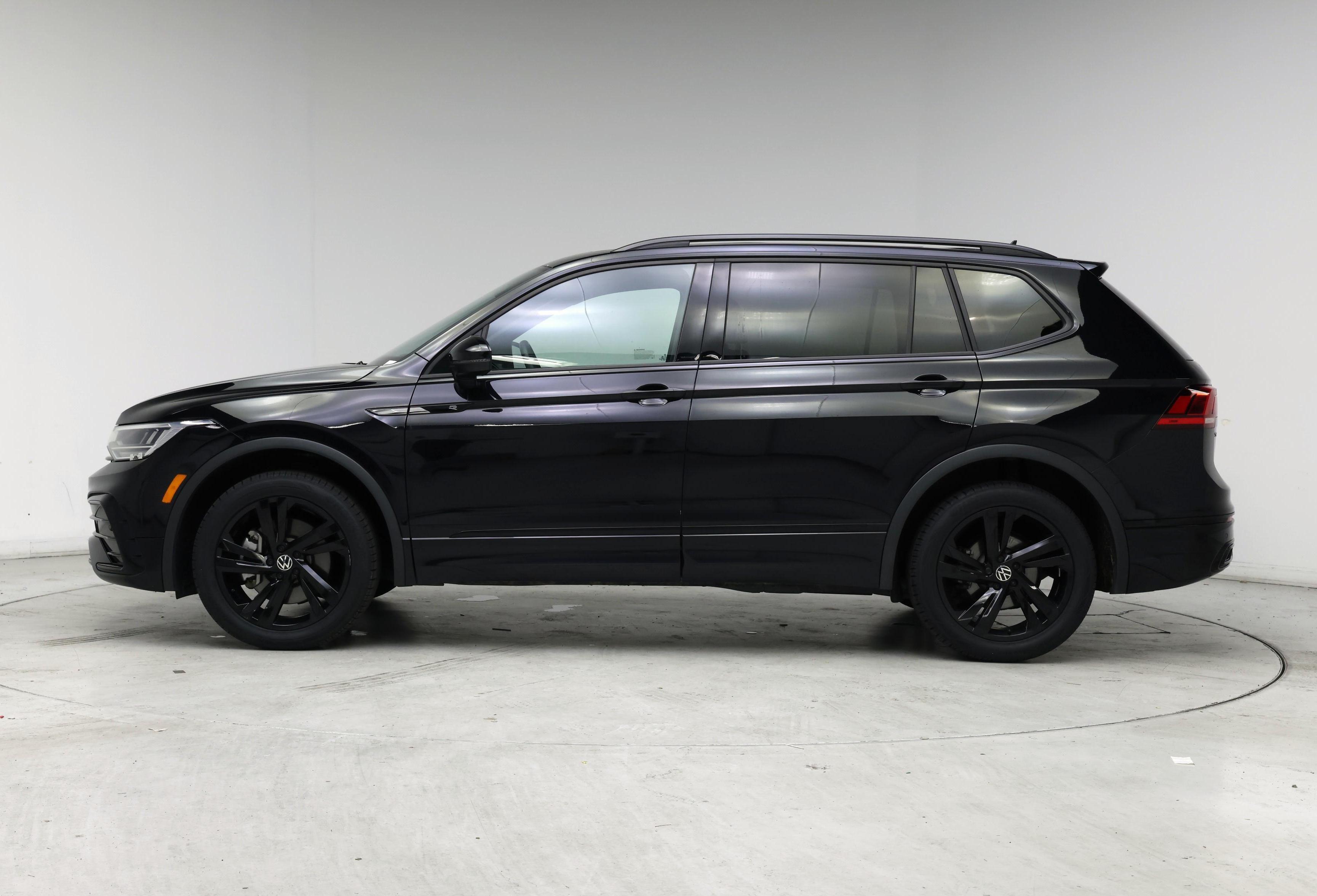 Thumbnail: 2023 Volkswagen Tiguan - 3