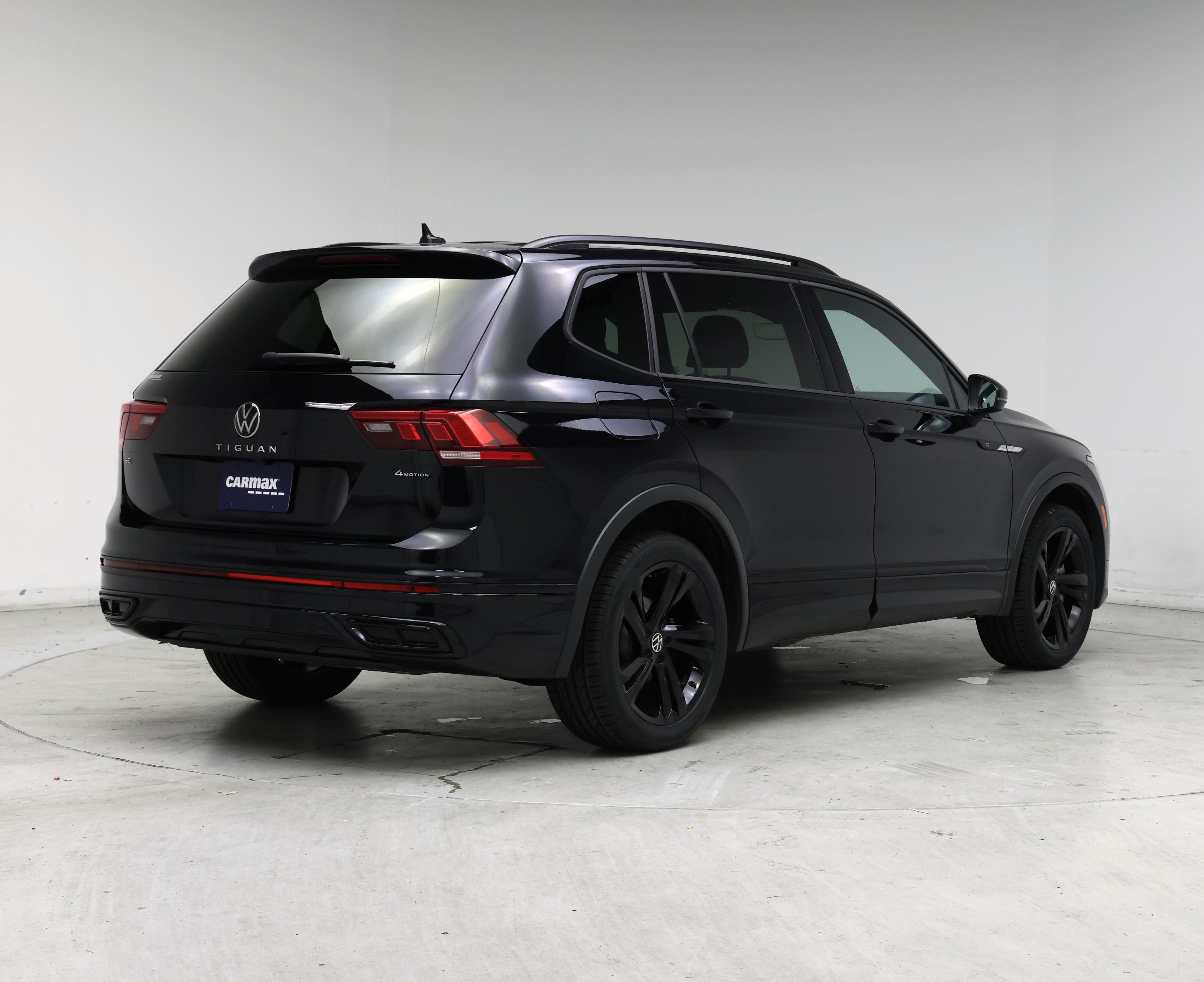 Thumbnail: 2023 Volkswagen Tiguan - 8