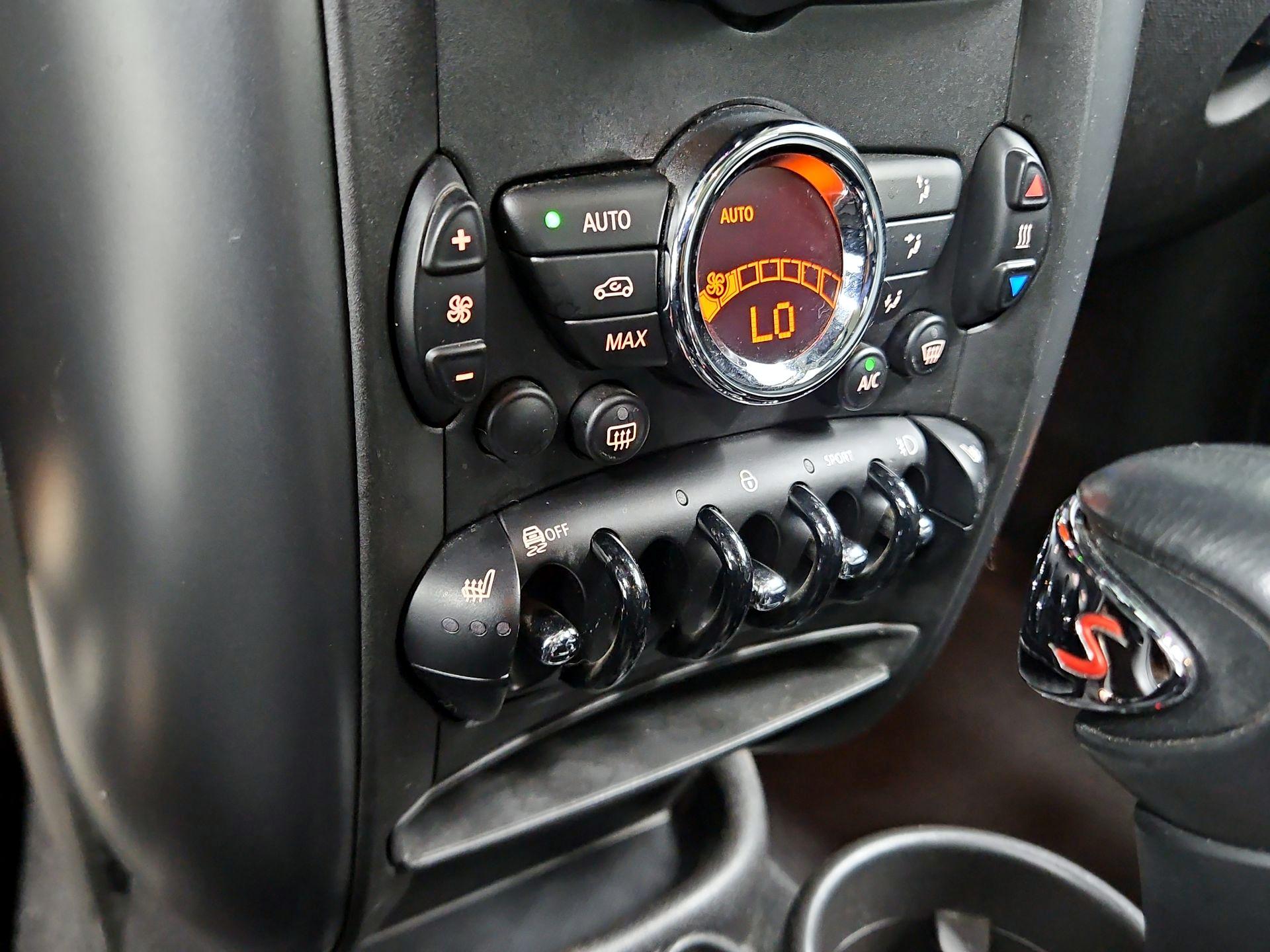 Thumbnail: 2015 MINI Cooper Countryman - 14