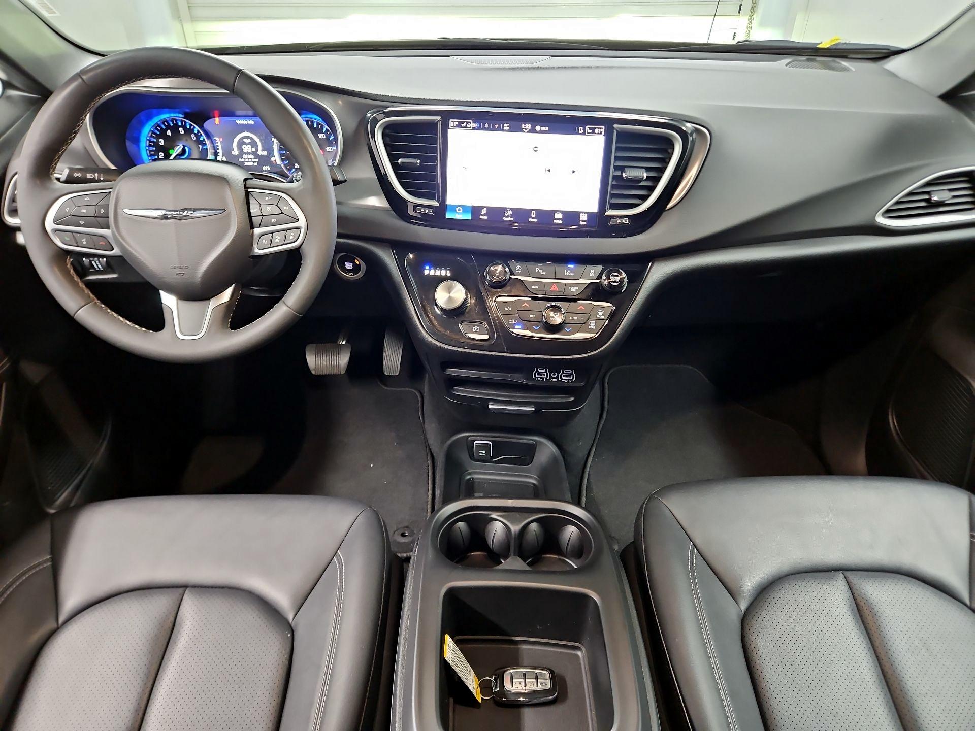 Thumbnail: 2025 Chrysler Pacifica - 9