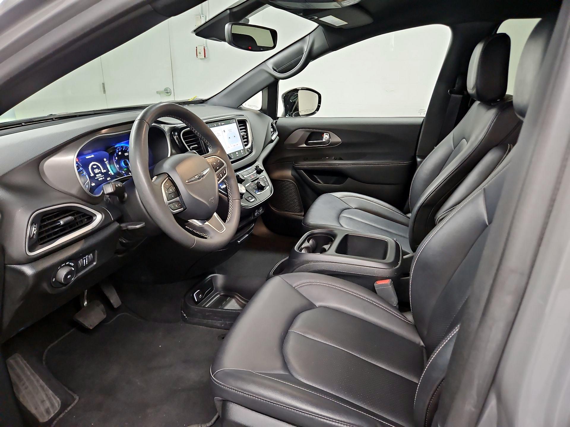 Thumbnail: 2025 Chrysler Pacifica - 11