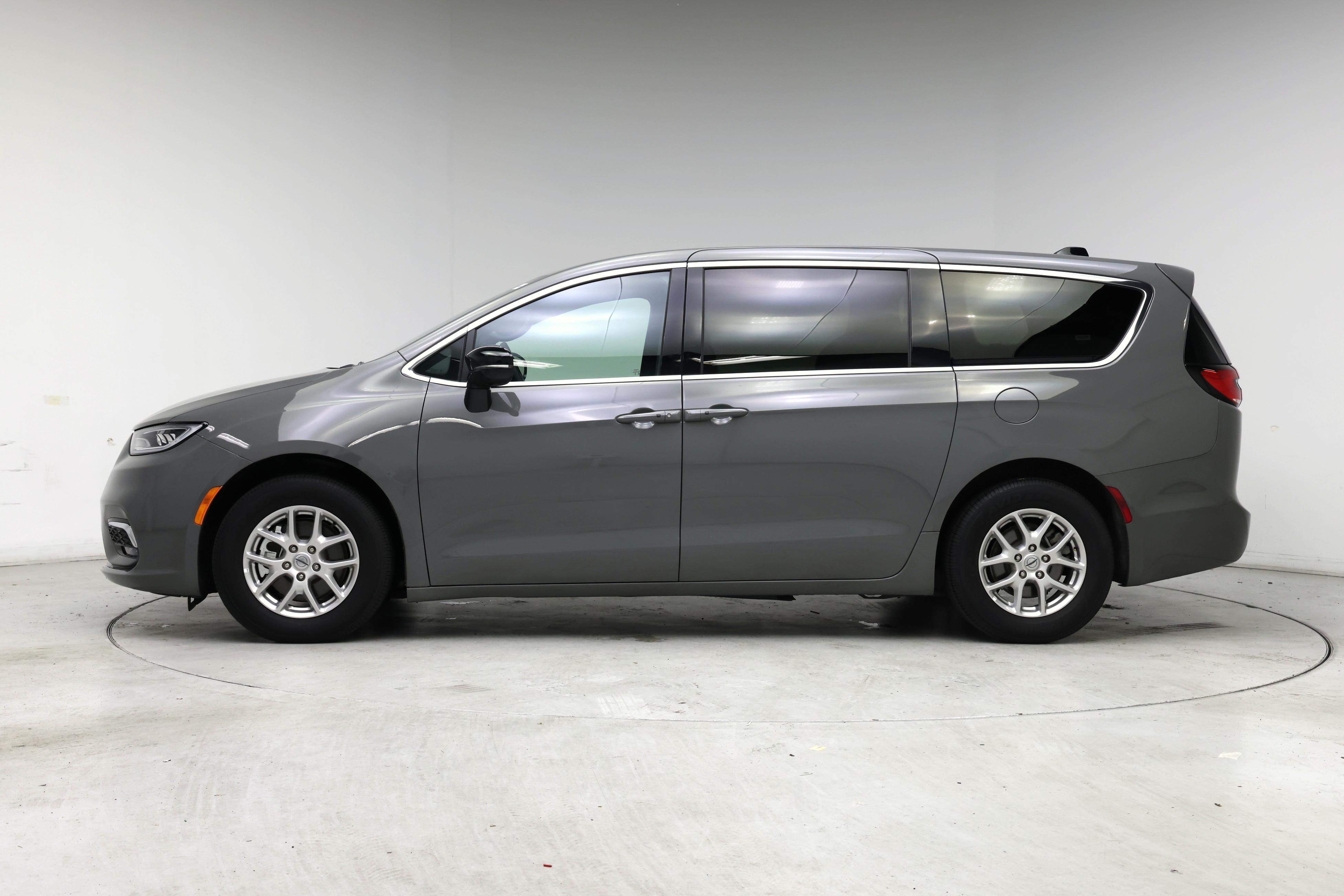 Thumbnail: 2025 Chrysler Pacifica - 3