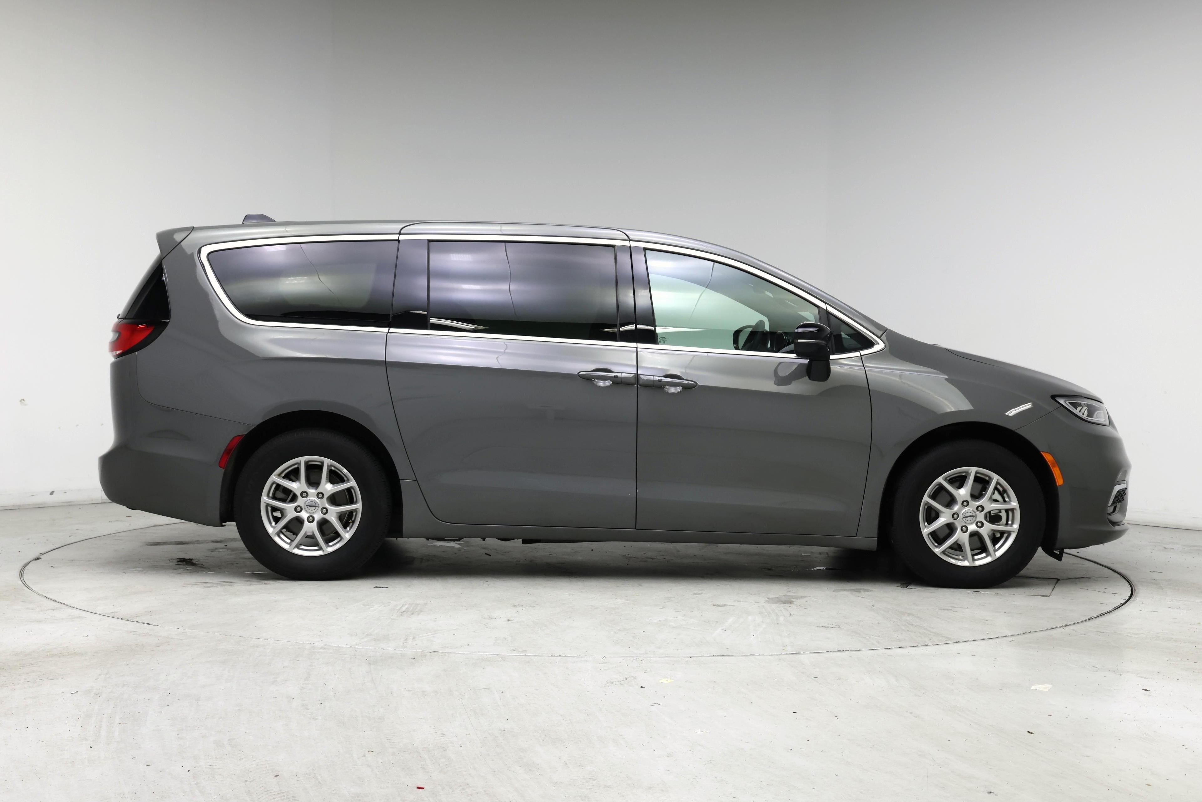 Thumbnail: 2025 Chrysler Pacifica - 7