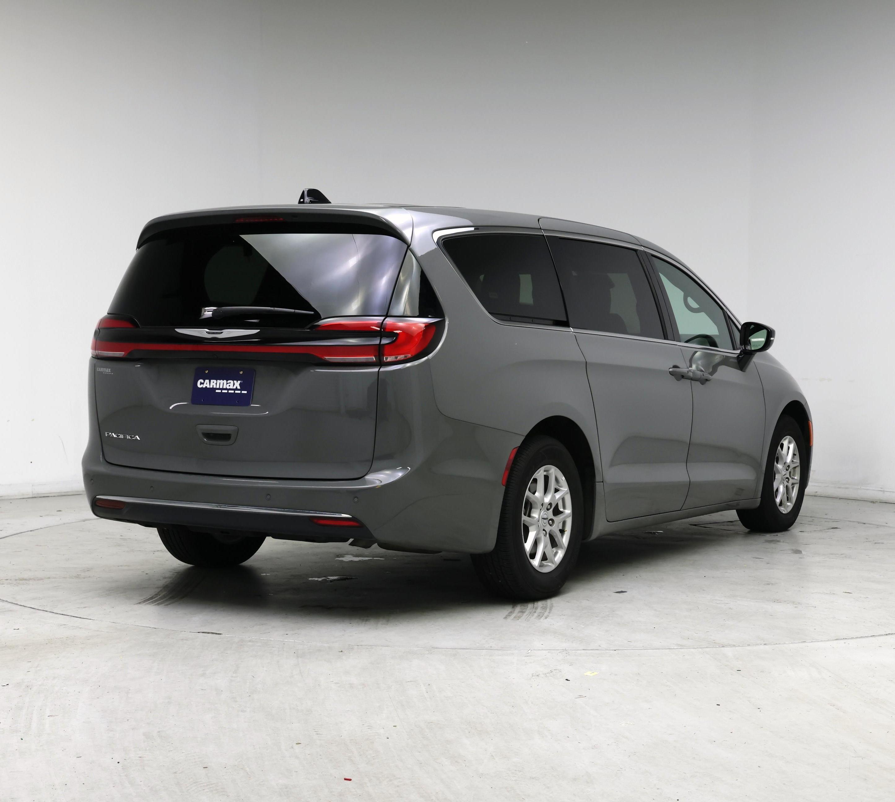 Thumbnail: 2025 Chrysler Pacifica - 8