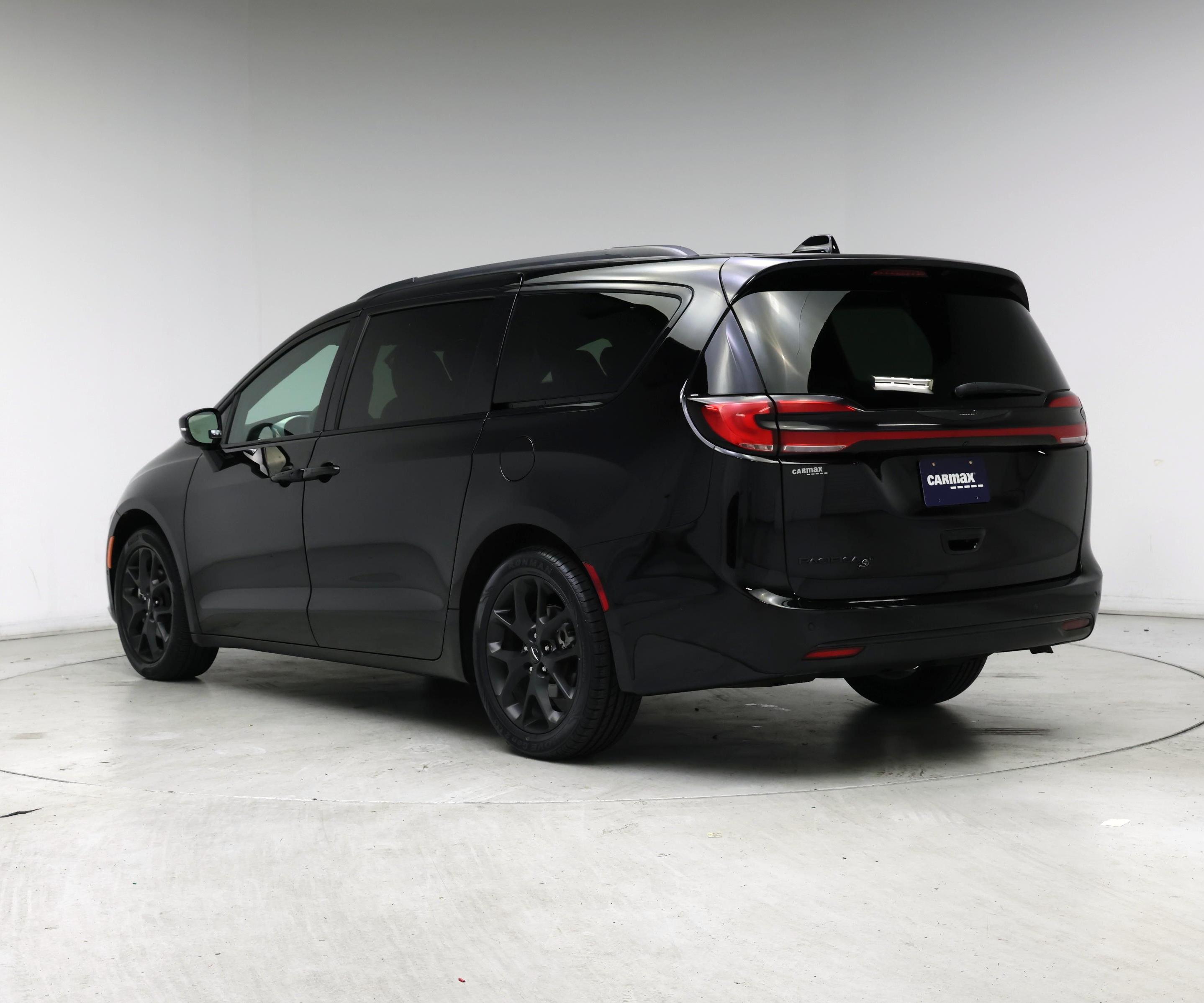Thumbnail: 2024 Chrysler Pacifica - 2