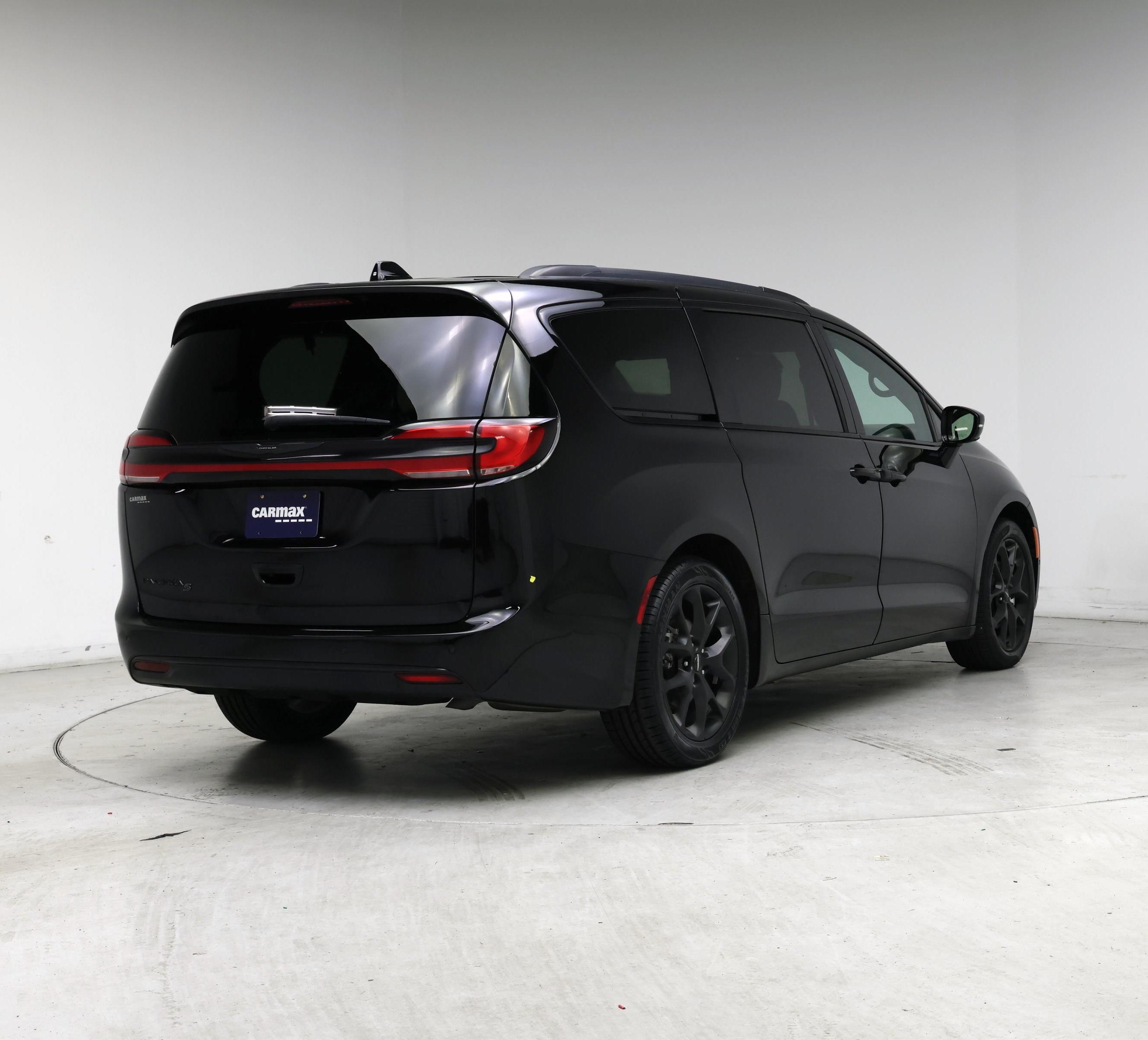 Thumbnail: 2024 Chrysler Pacifica - 8