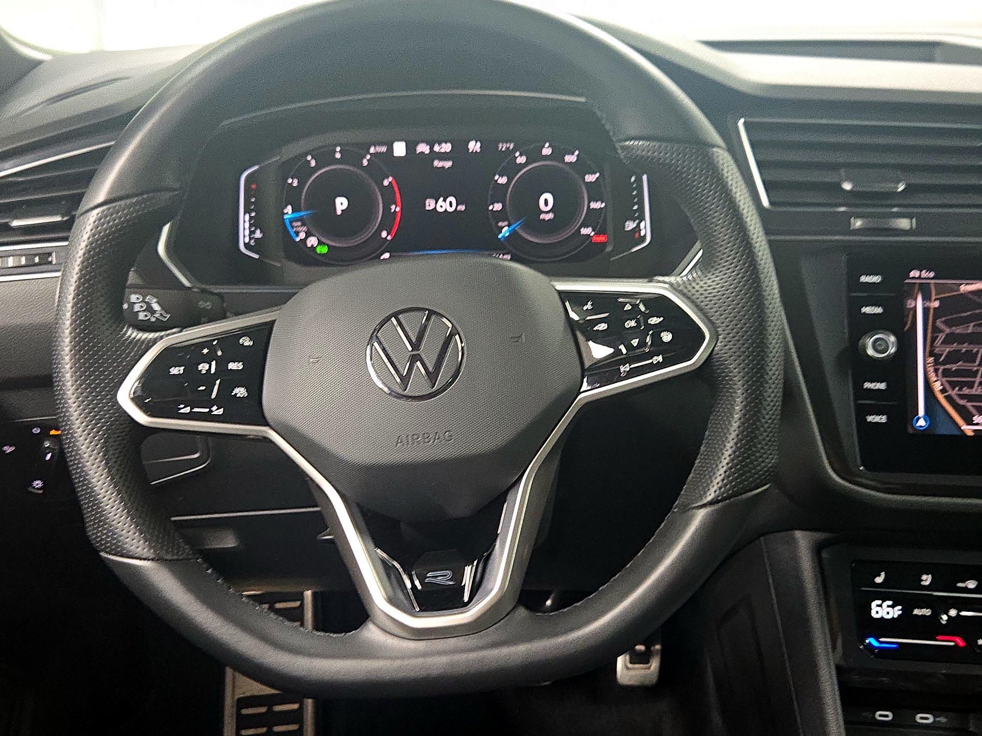 Thumbnail: 2022 Volkswagen Tiguan - 10