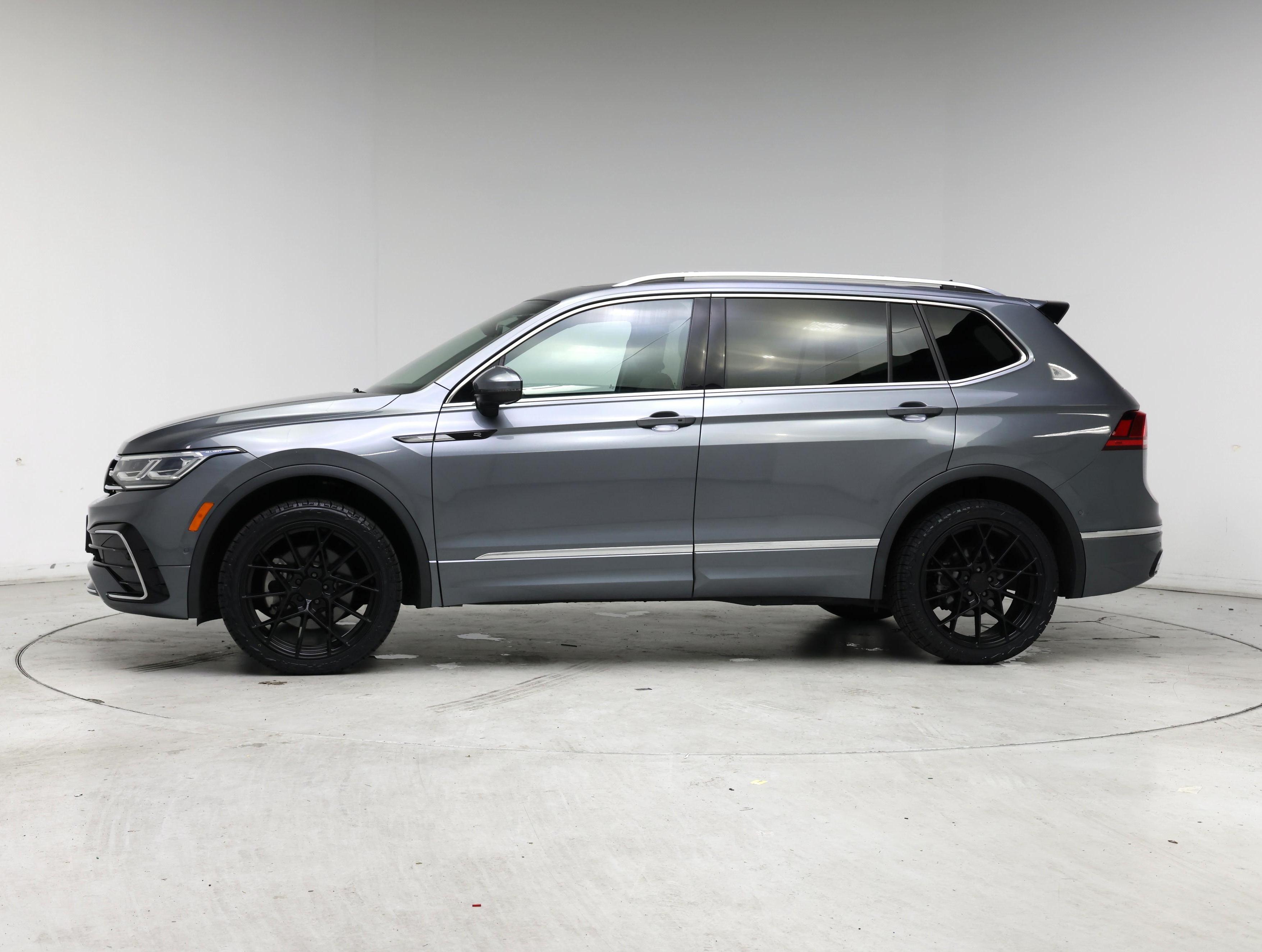 Thumbnail: 2022 Volkswagen Tiguan - 3