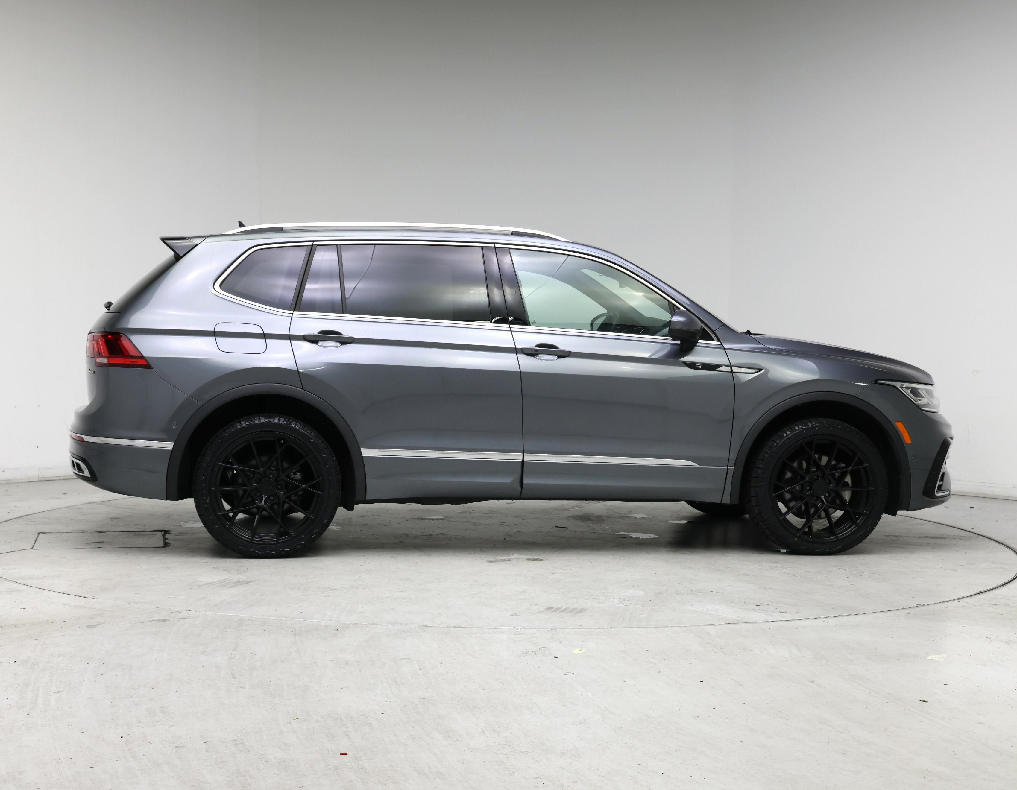 Thumbnail: 2022 Volkswagen Tiguan - 7