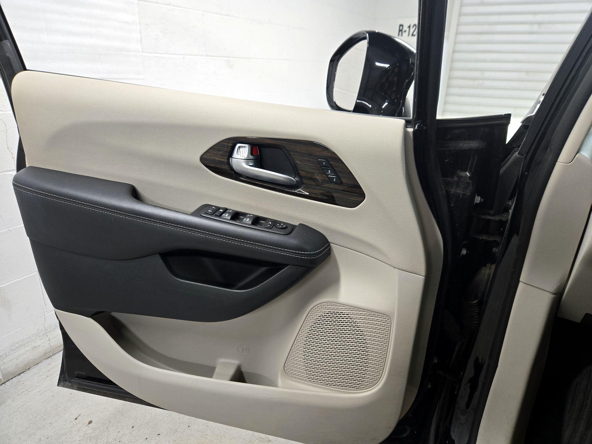 Thumbnail: 2024 Chrysler Pacifica - 12