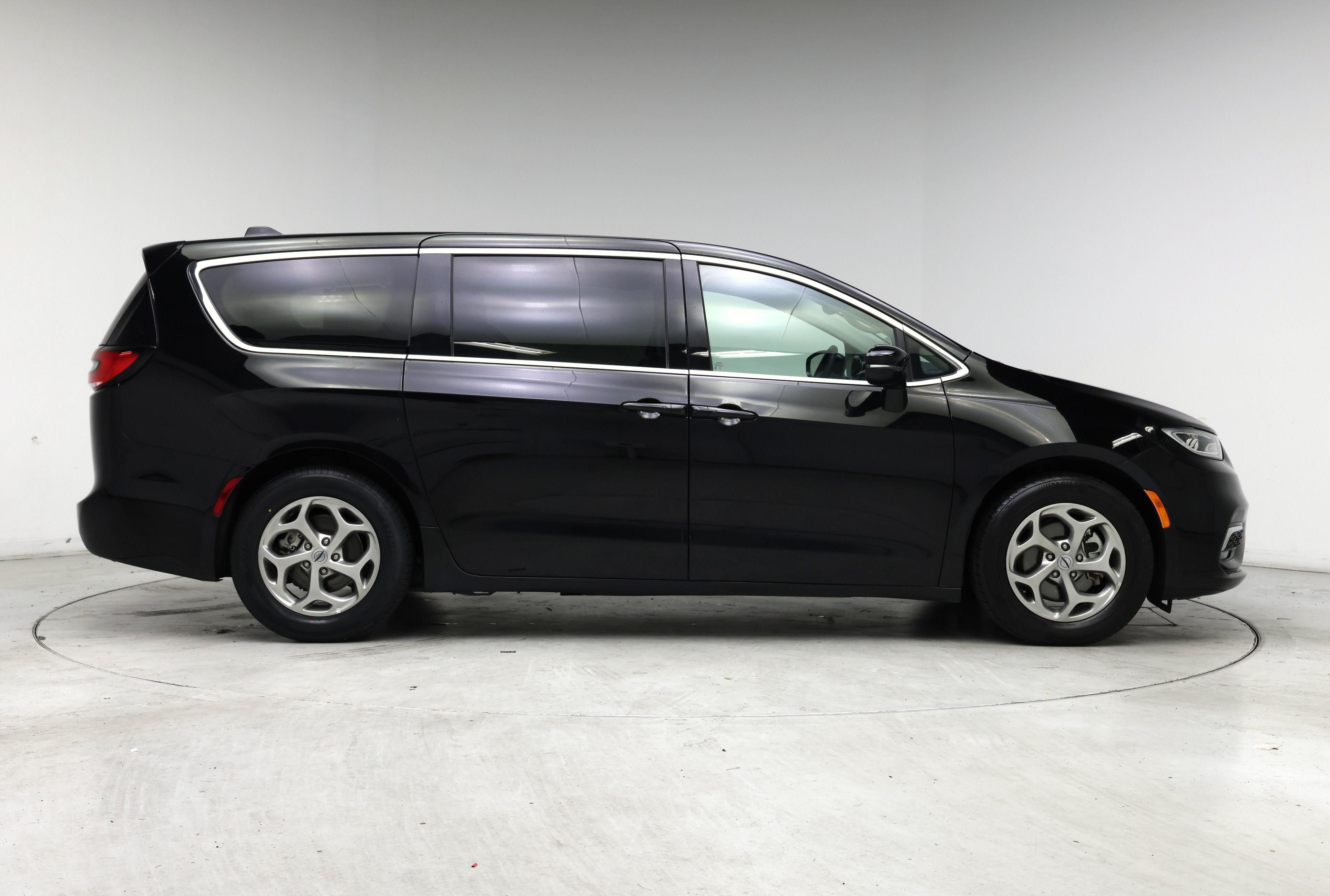 Thumbnail: 2024 Chrysler Pacifica - 7